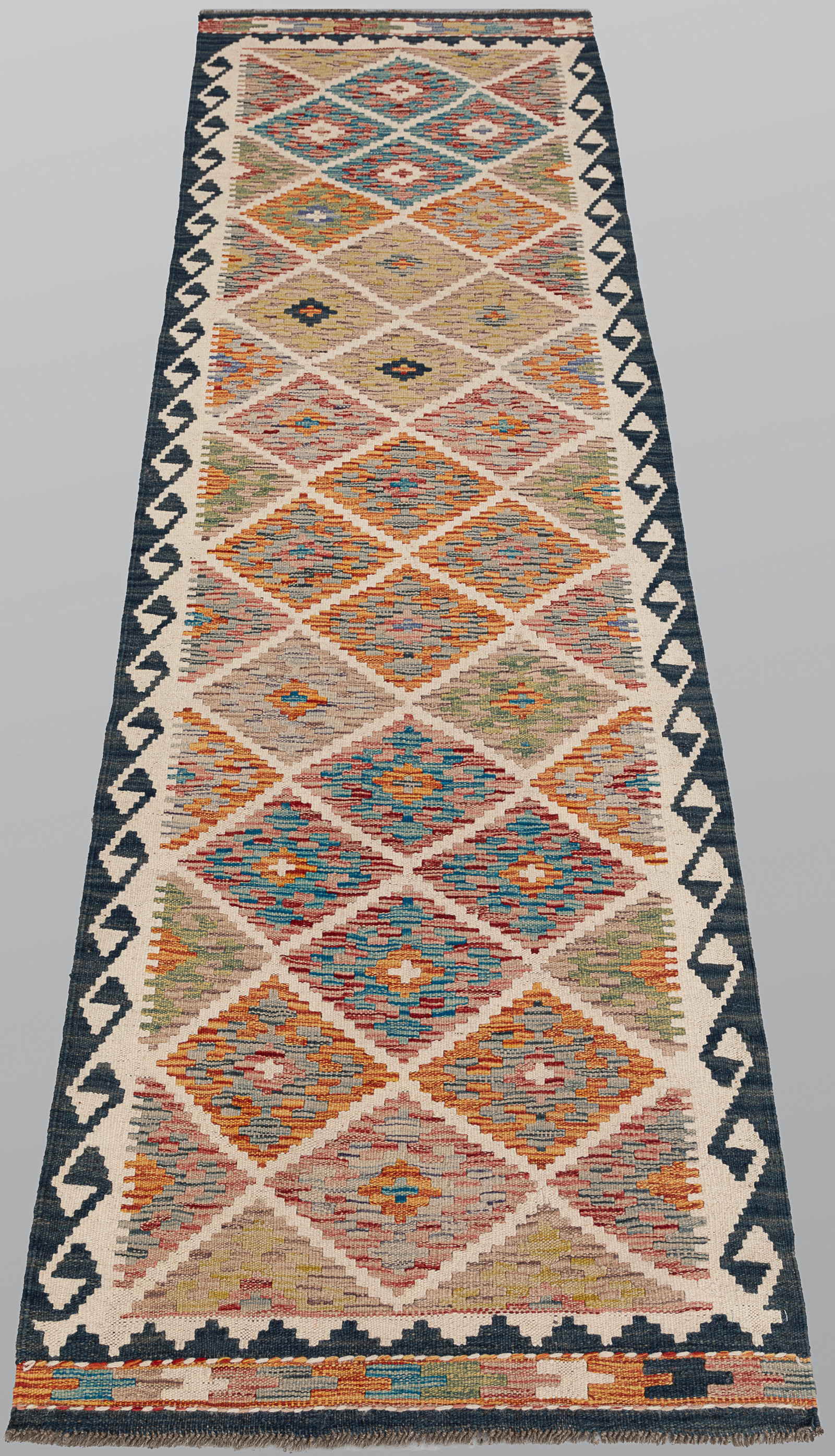 ORIENTMATTA. Kelim klassisk design, gallerimodell. 255 x 82 cm.