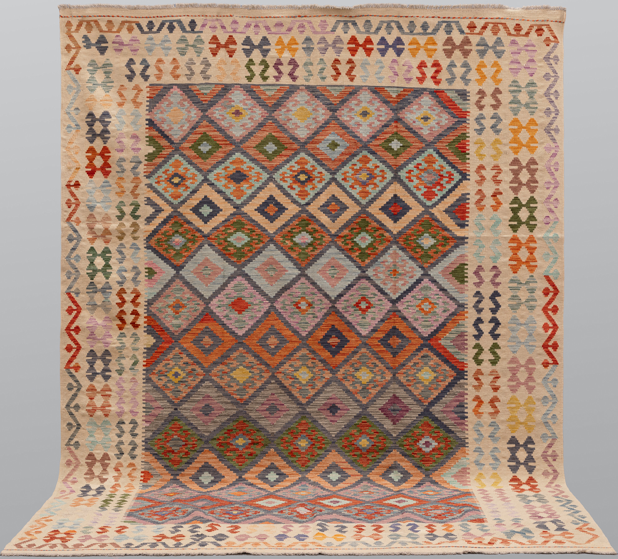 ORIENTMATTA. Kelim klassisk design, 337 x 244 cm.