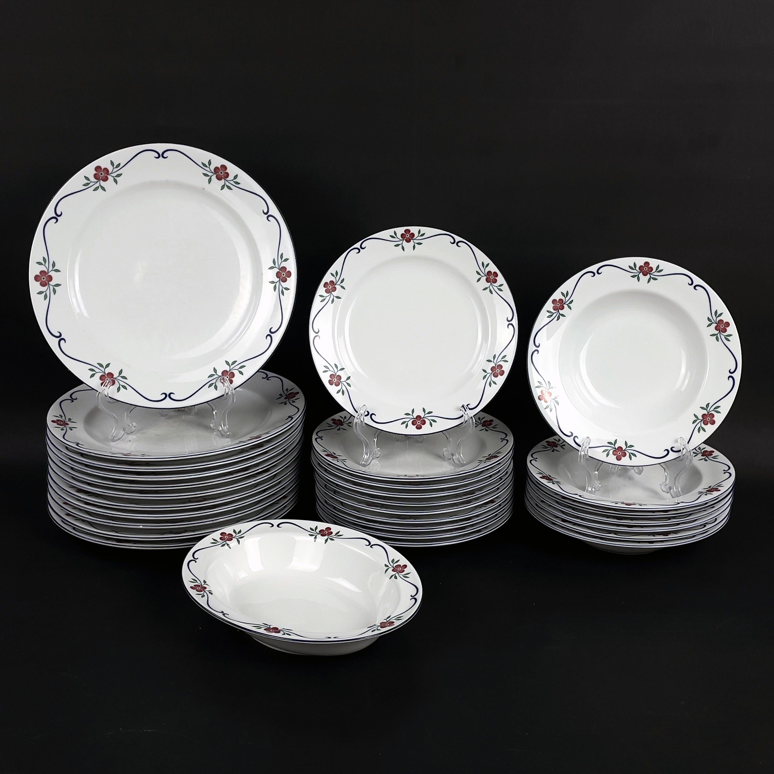 PIA RÖNNDAHL. Servisdelar, 29 st. "Sundborn", porslin, Rörstrand.