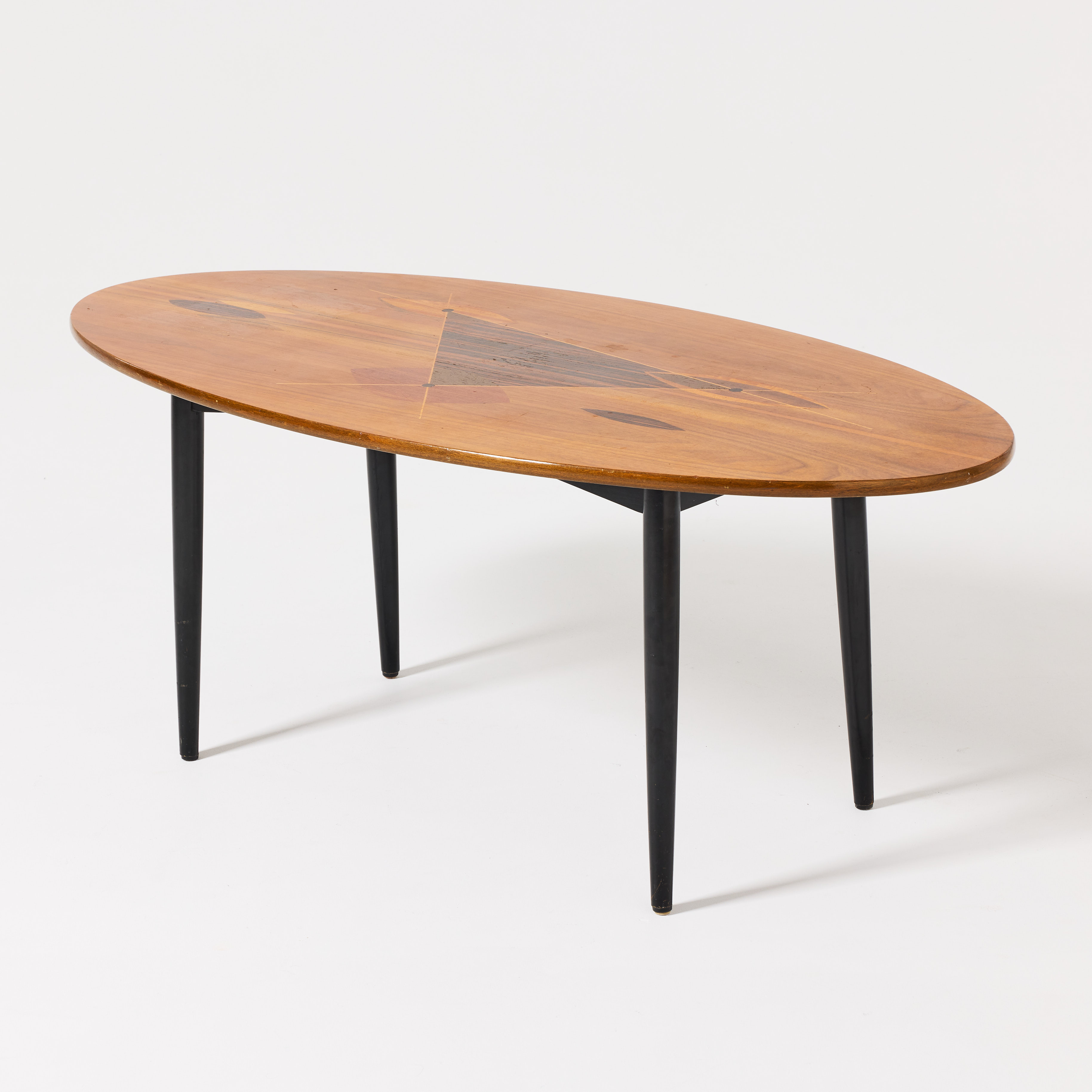 TRANÅS MÖBELFABRIK. Soffbord, Tranås, omkring 1955, modell "807", fransk valnöt med geometriska inläggningar.