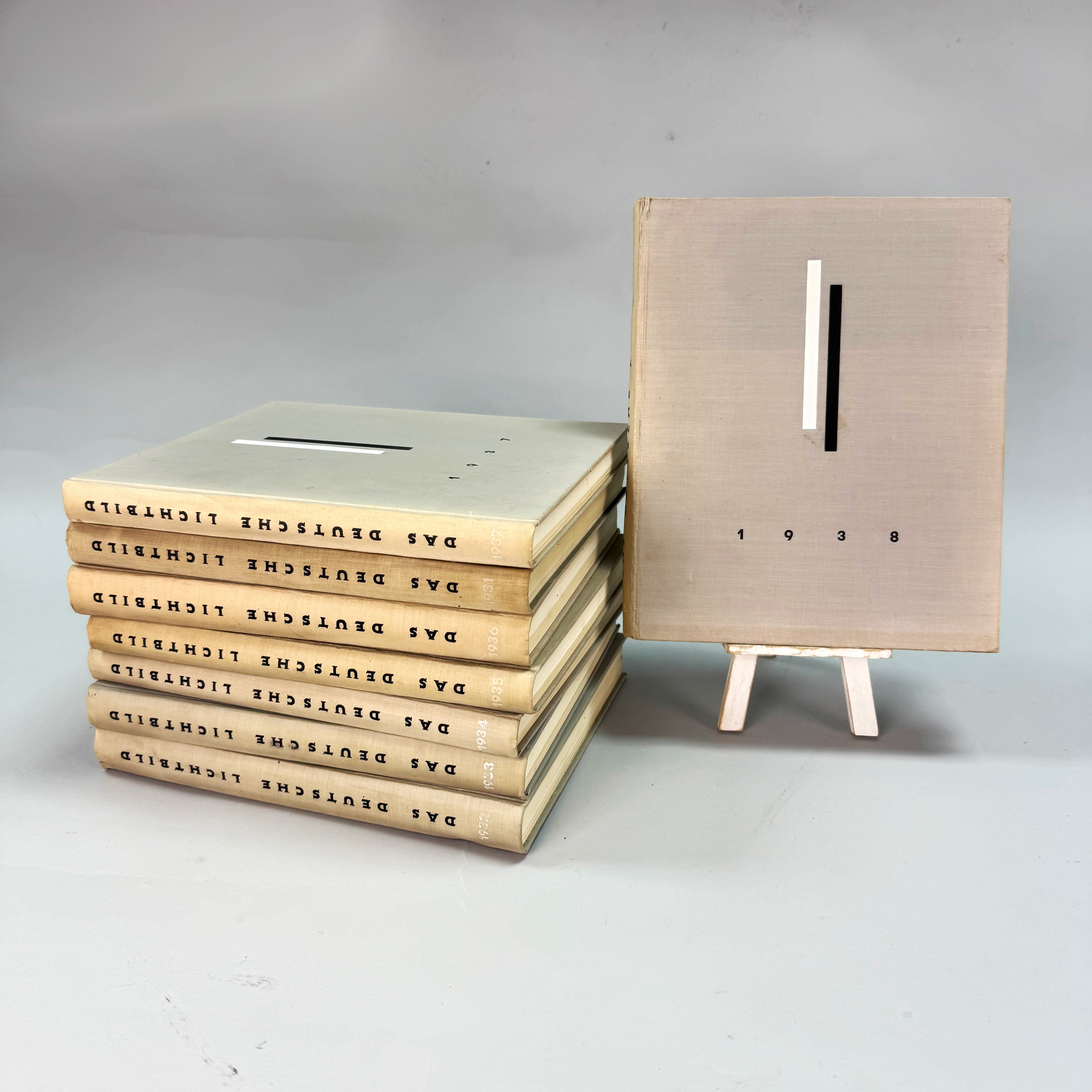 PARTI BÖCKER ÄLDRE - DAS DEUTSCHE LICHTBILD. 8 volymer.