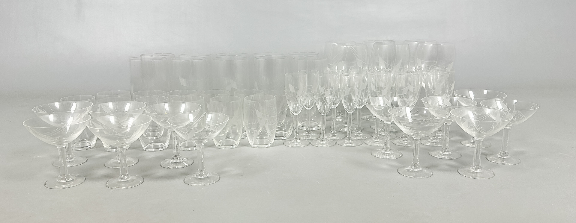 BENGT ORUP. GLASSERVIS, 52 delar, "Symfoni", Johansfors.