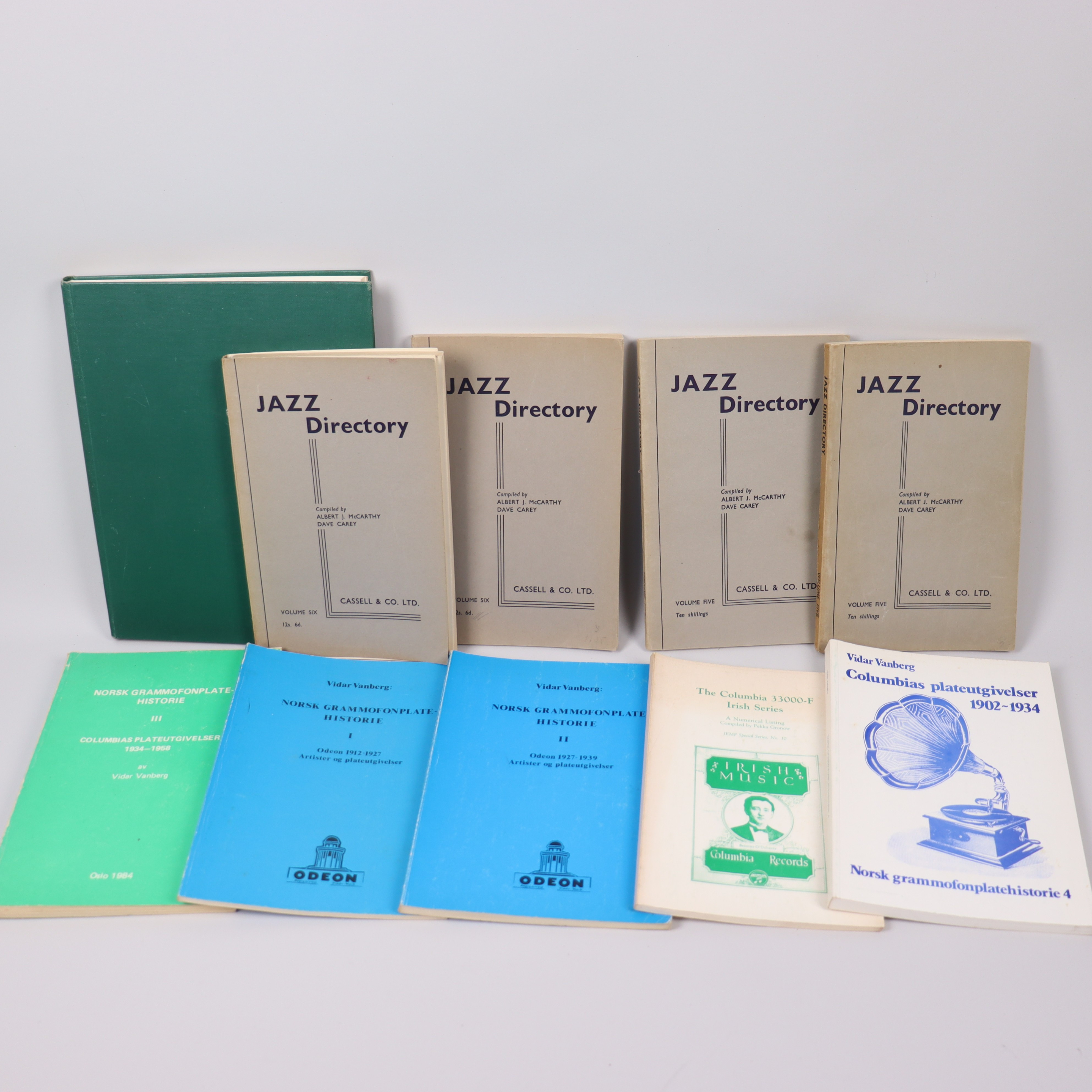BÖCKER, Vertical Cut Cylinders and Discs 1897-1932 by Victor Grand and Harold M. Barnes, Jazz Directory Vol 5-6, Columbias Plateutgivelser 1902-1934, Norsk Grammofonplate historie Odeon 1912-1939 mm, 10 st.