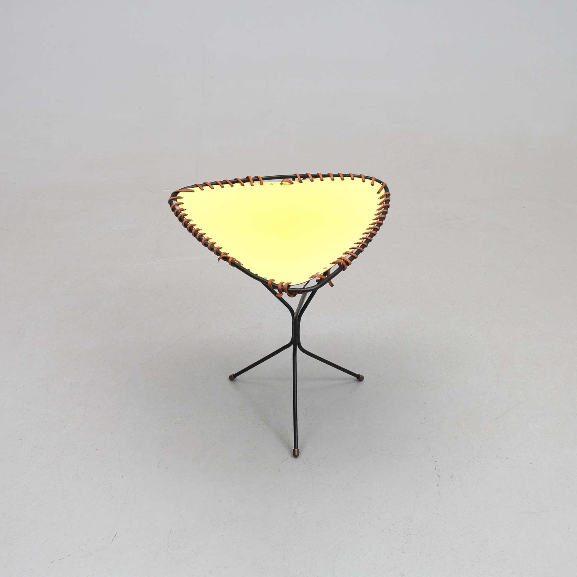 Bord, metall, 1900-tal.