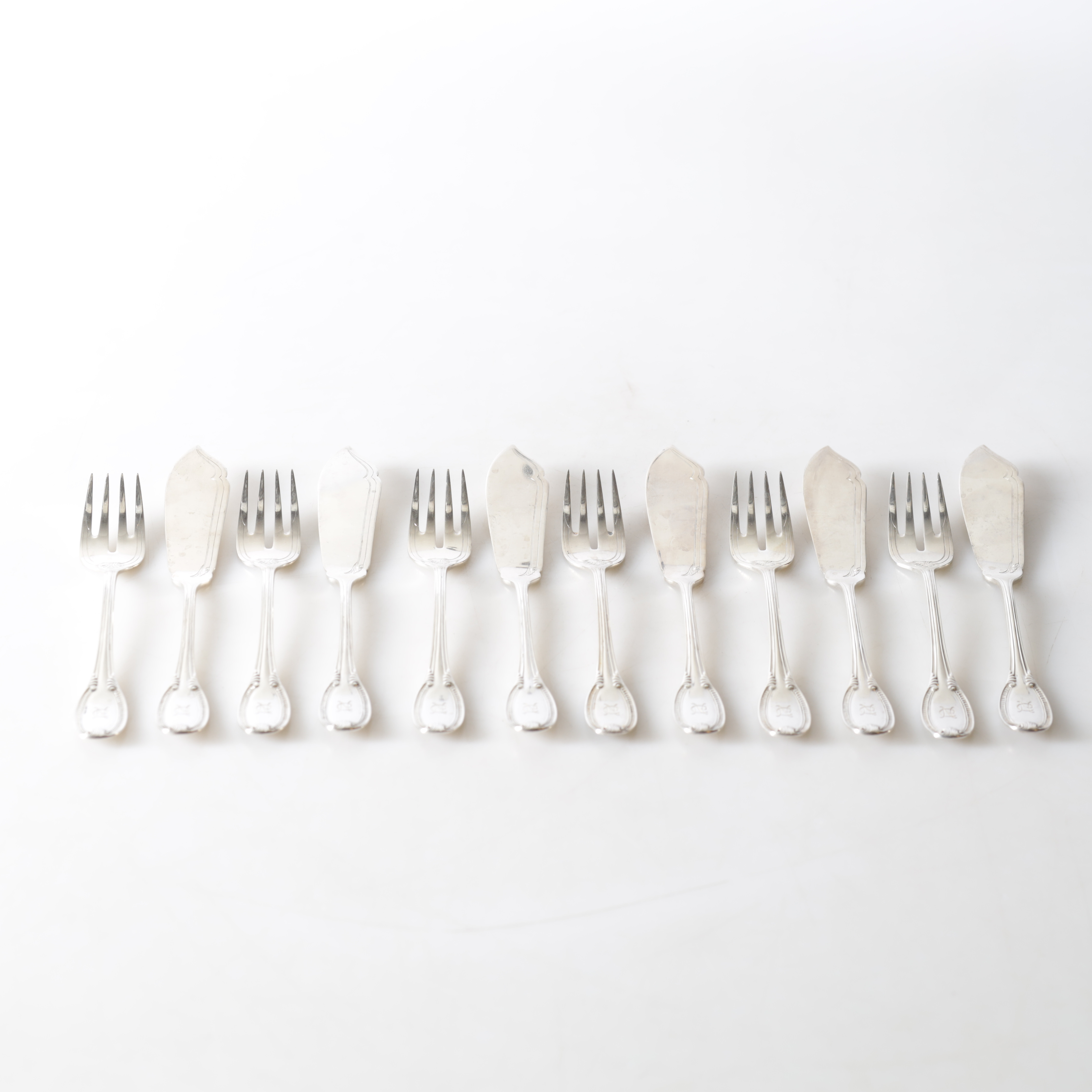 FISKBESTICK, 12 delar, silver, Tyskland. Totalvikt ca 615,6.