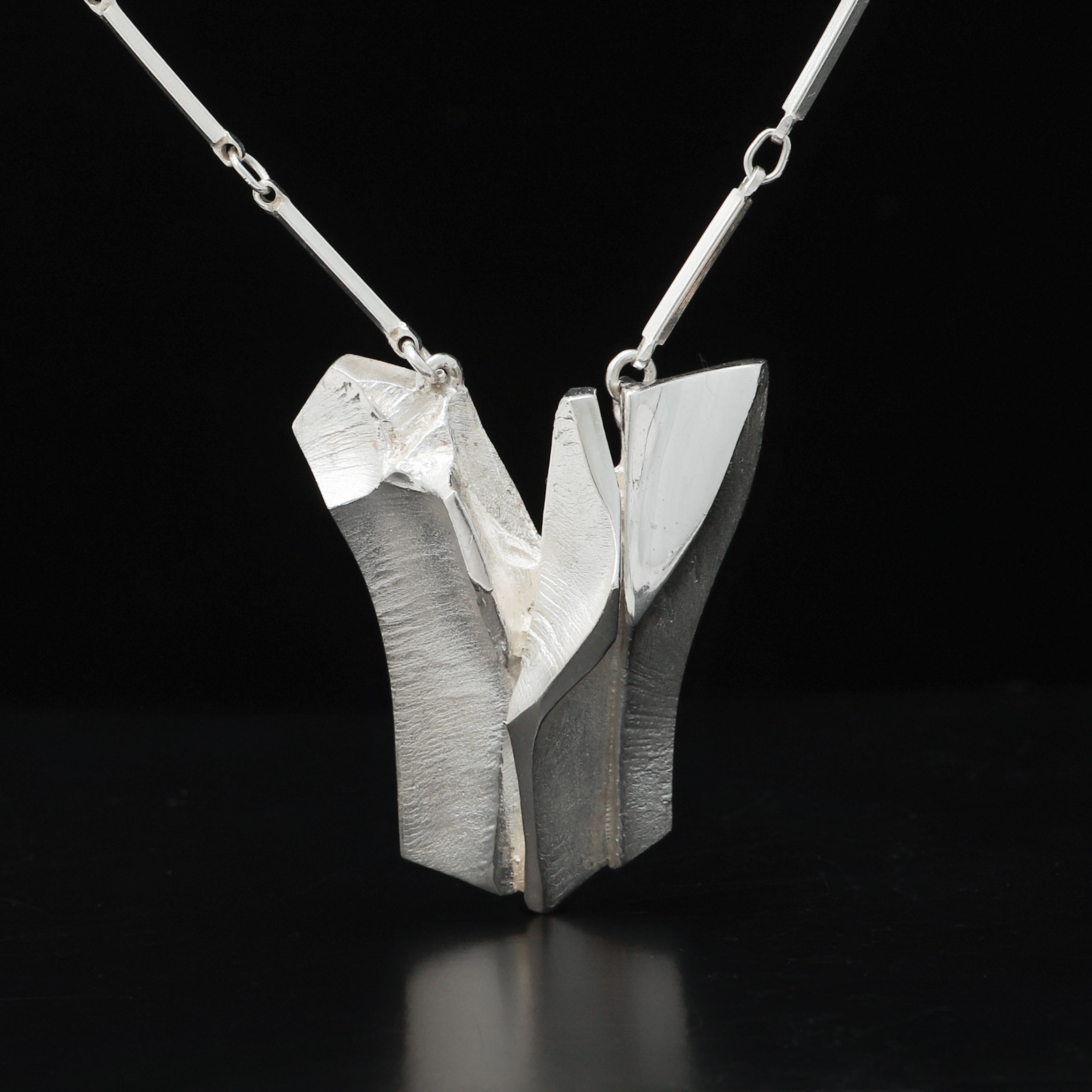 MATTI HYVÄRINEN. Halssmycke, silver, Sirokoru, 1900-talets senare hälft.