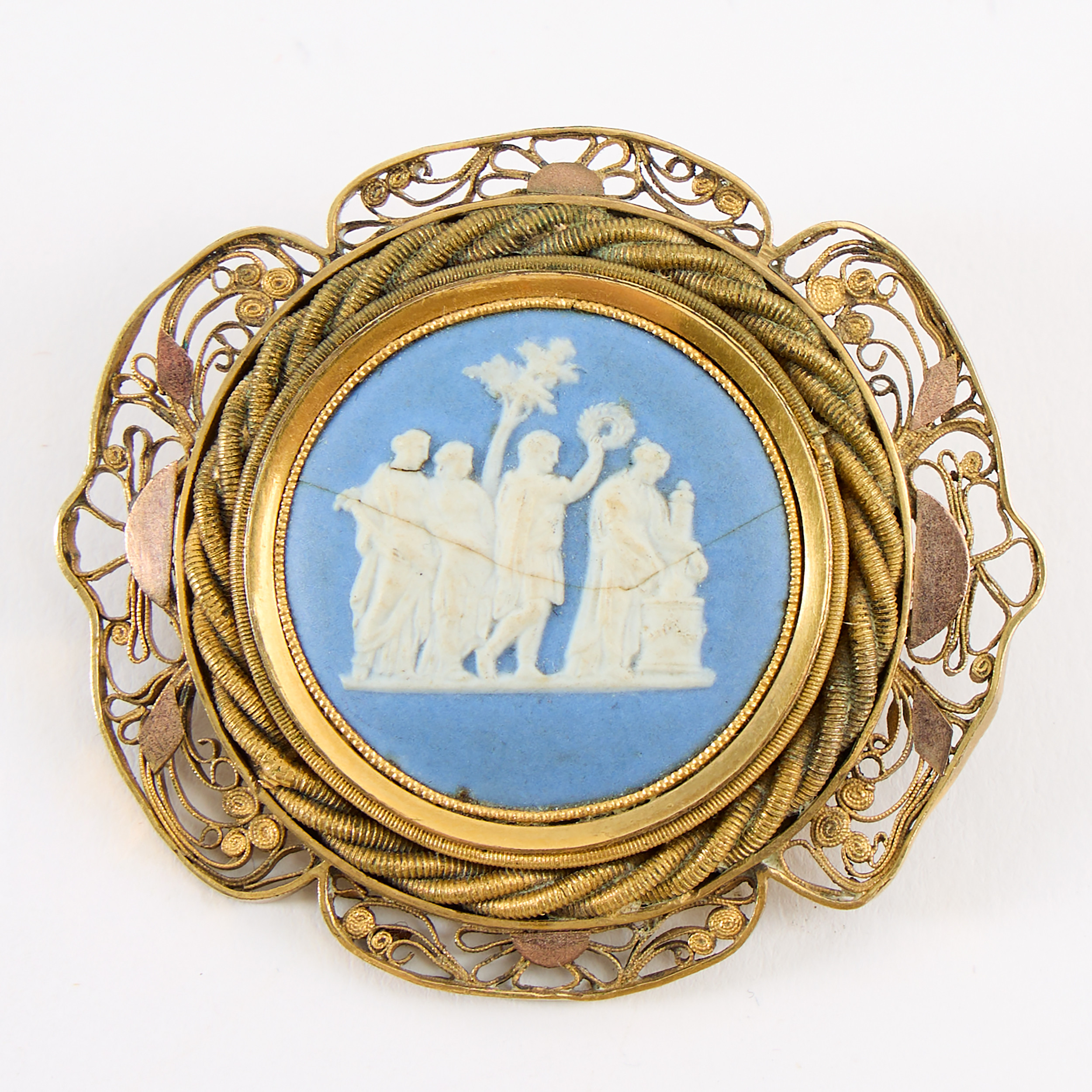 BROSCH, Wedgwood plakett i filigranarbete, 1800-tal.