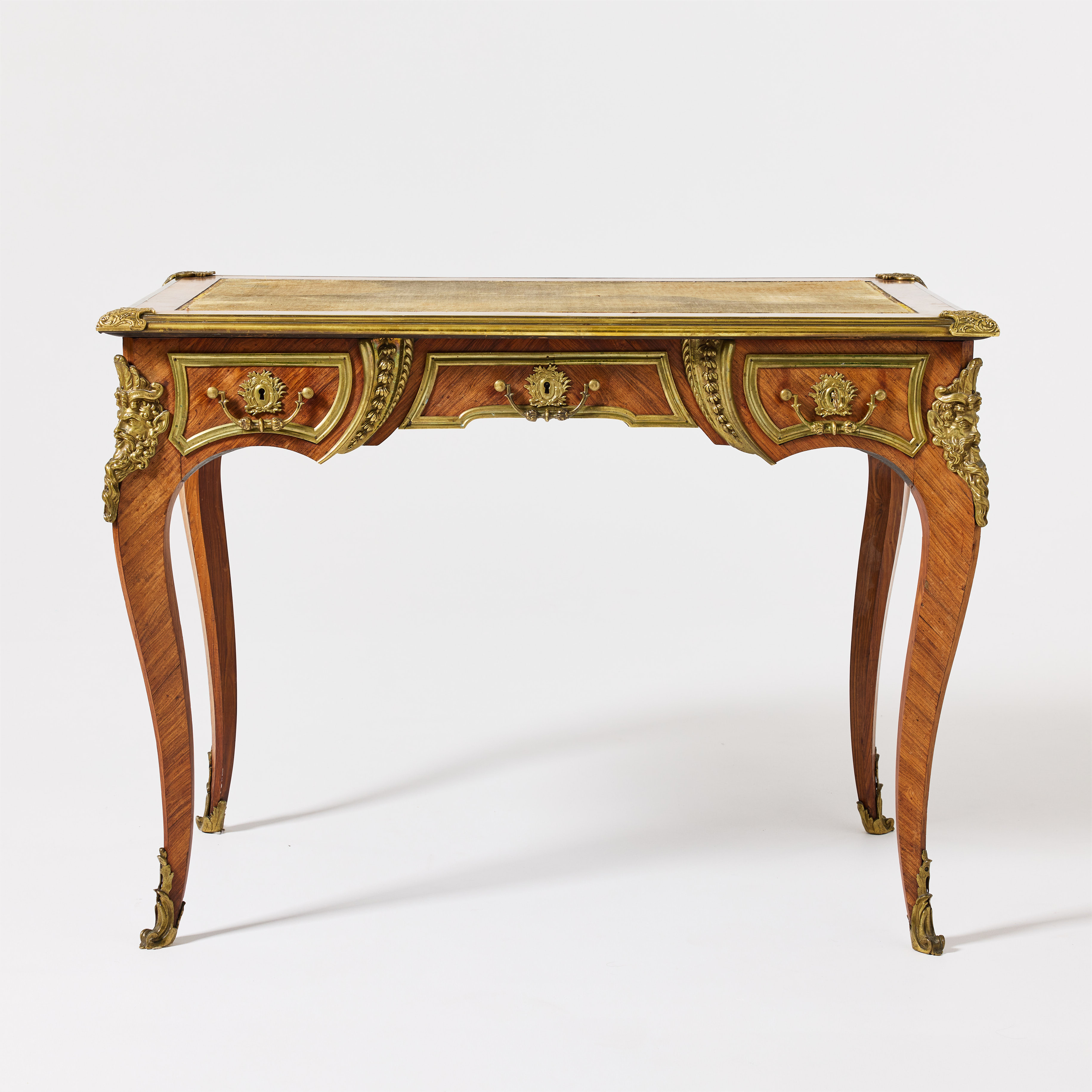 SKRIVBORD, Louis XV-stil, Frankrike 1800-talets slut, Charles Cressents art, fristående, stomme i ek, fanerat med jakaranda, beslag i brons.