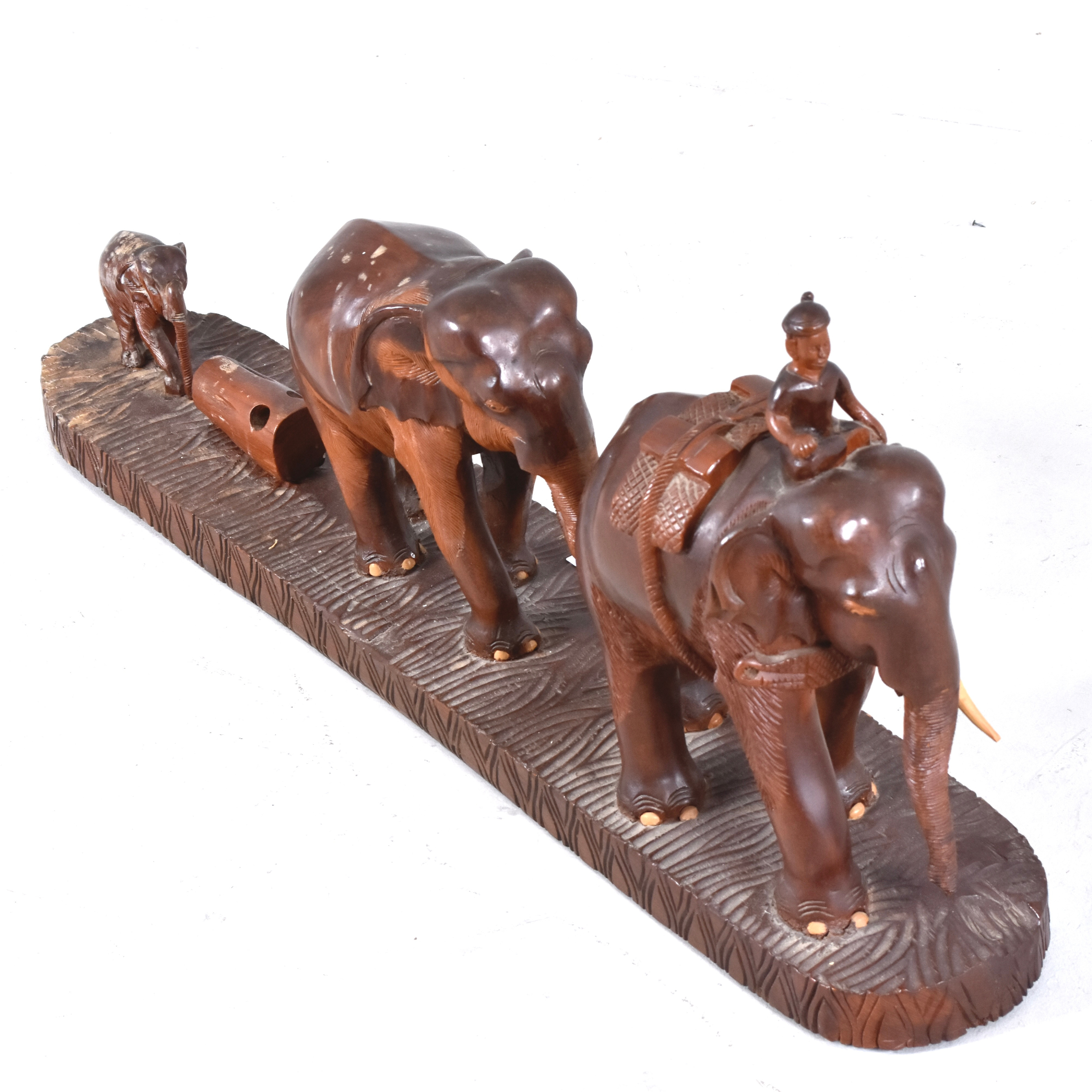 SKULPTUR, trä, Indien, 1900-tal, elefantparad.