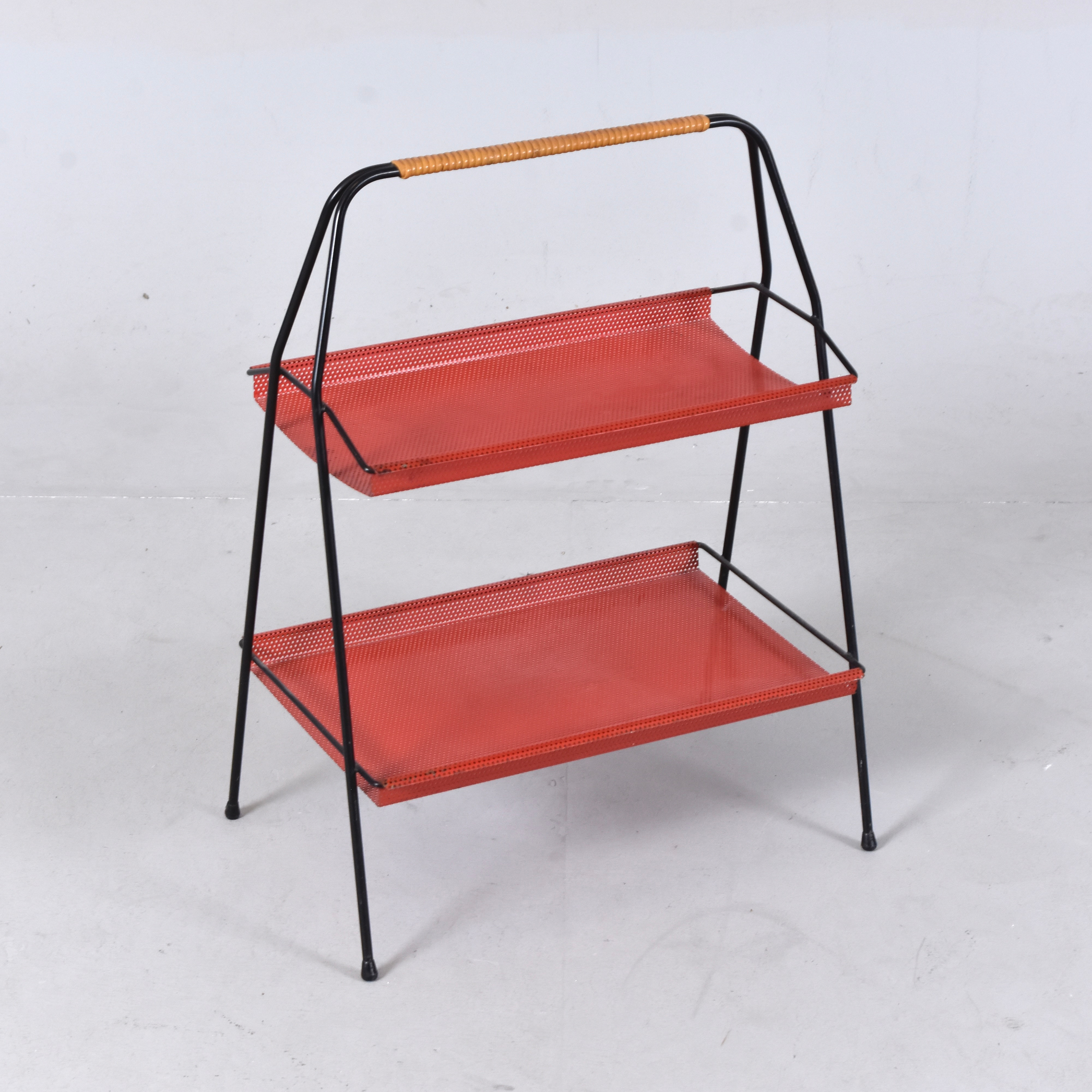 TIDNINGSBORD/HYLLA; lackerad plåt, 1950-60-tal.