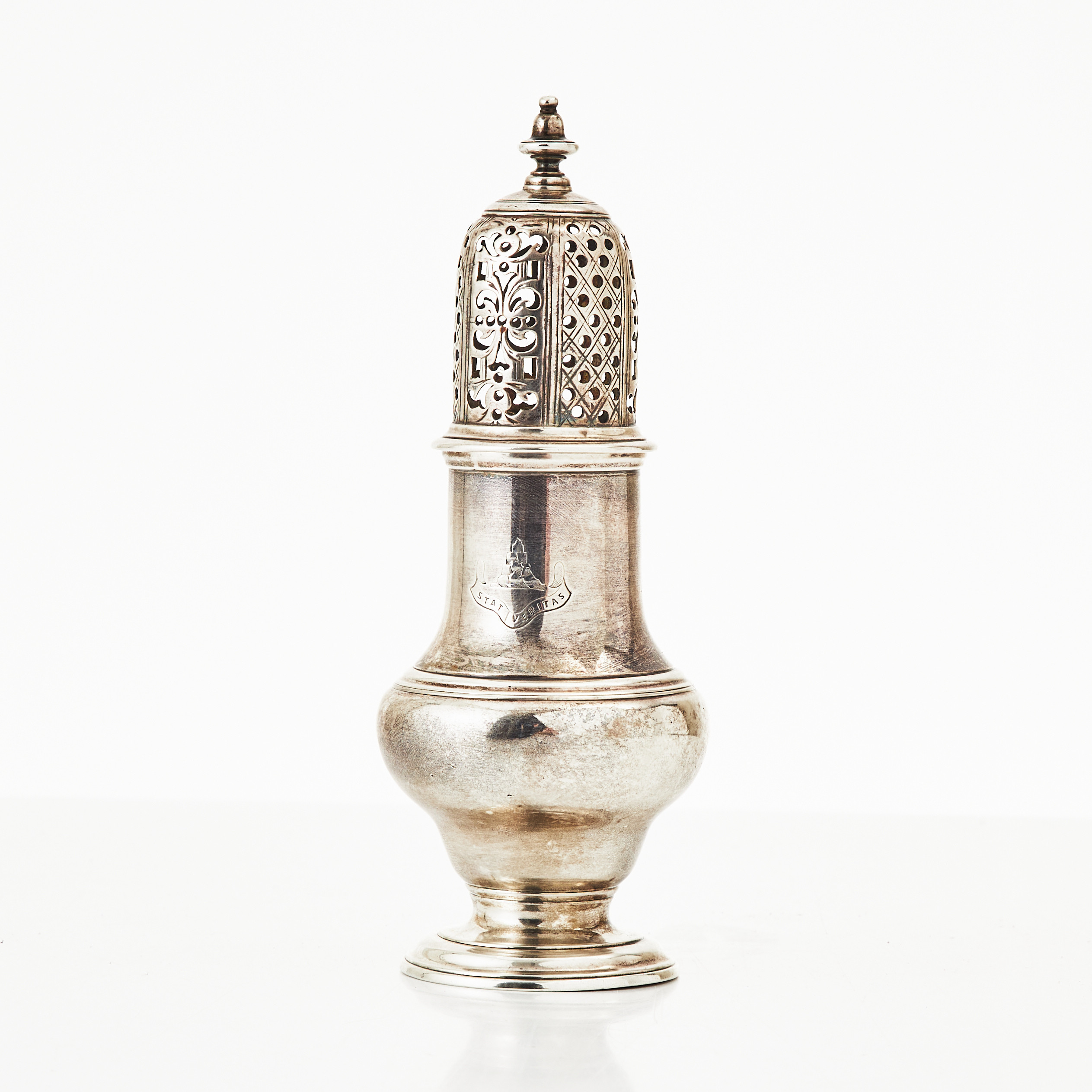 SAMUEL WOOD. Sockerströare, sterlingsilver, Georg II, London 1748/49.