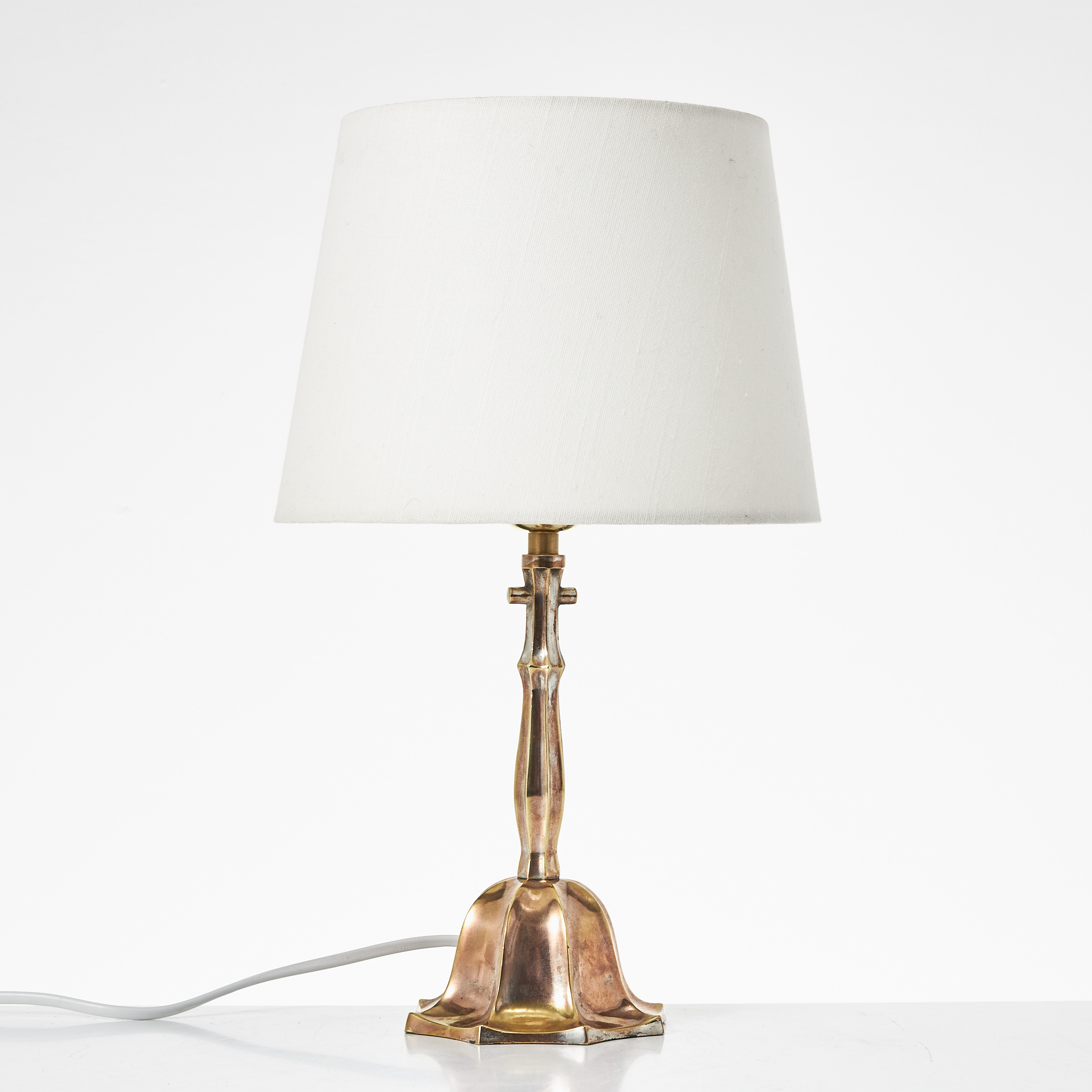 BORDSLAMPA, nysilver, Herman Bergmans Konstgjuteri, 1930-tal, fasetterad, klockformad fot, märkt H. Bergman.