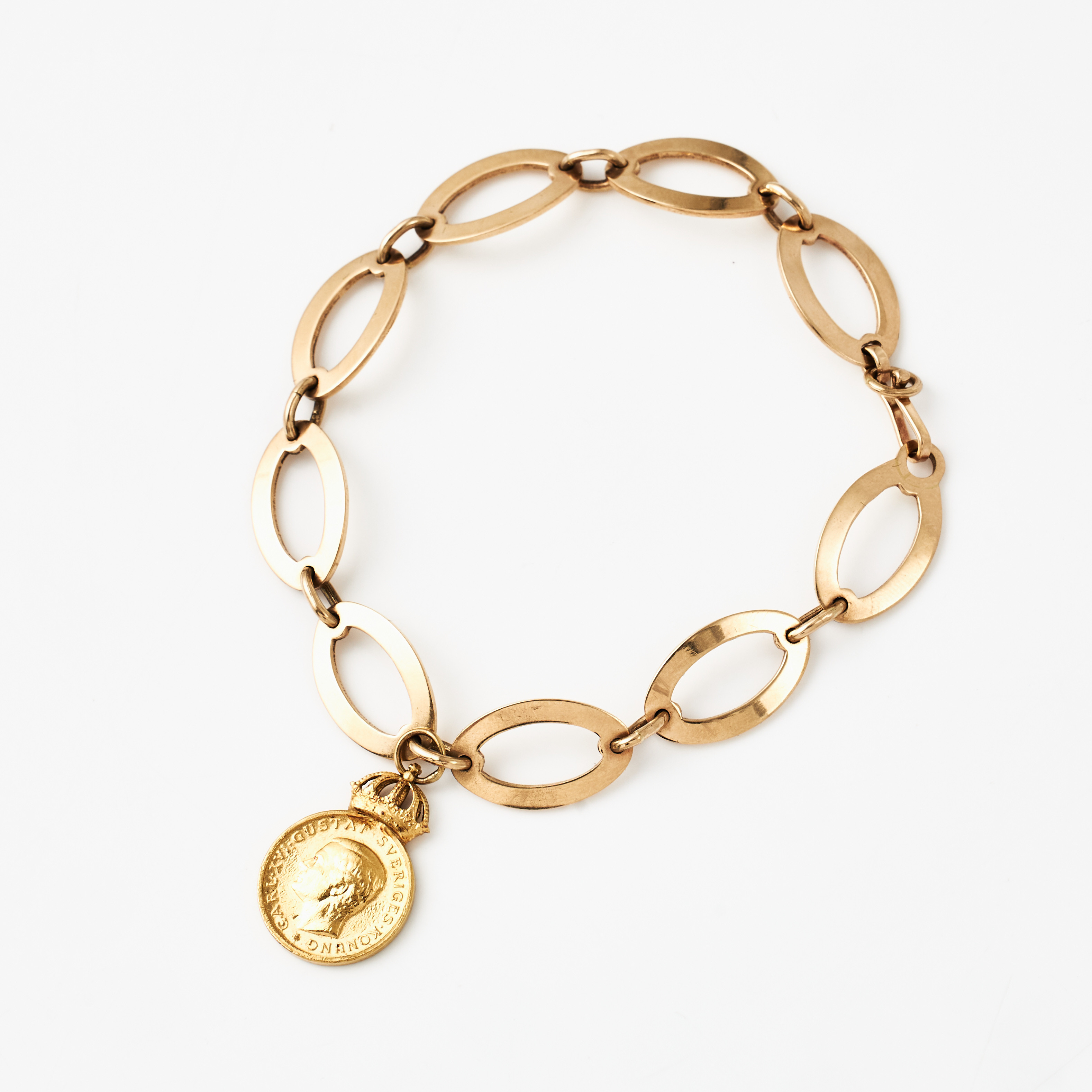 ATELIER BORGILA, armband, med berlock, Kungl. Patriotiska Sällskapet, "För långvarig och uppskattad arbetsinsats", 18 k guld, Stockholm 1992.