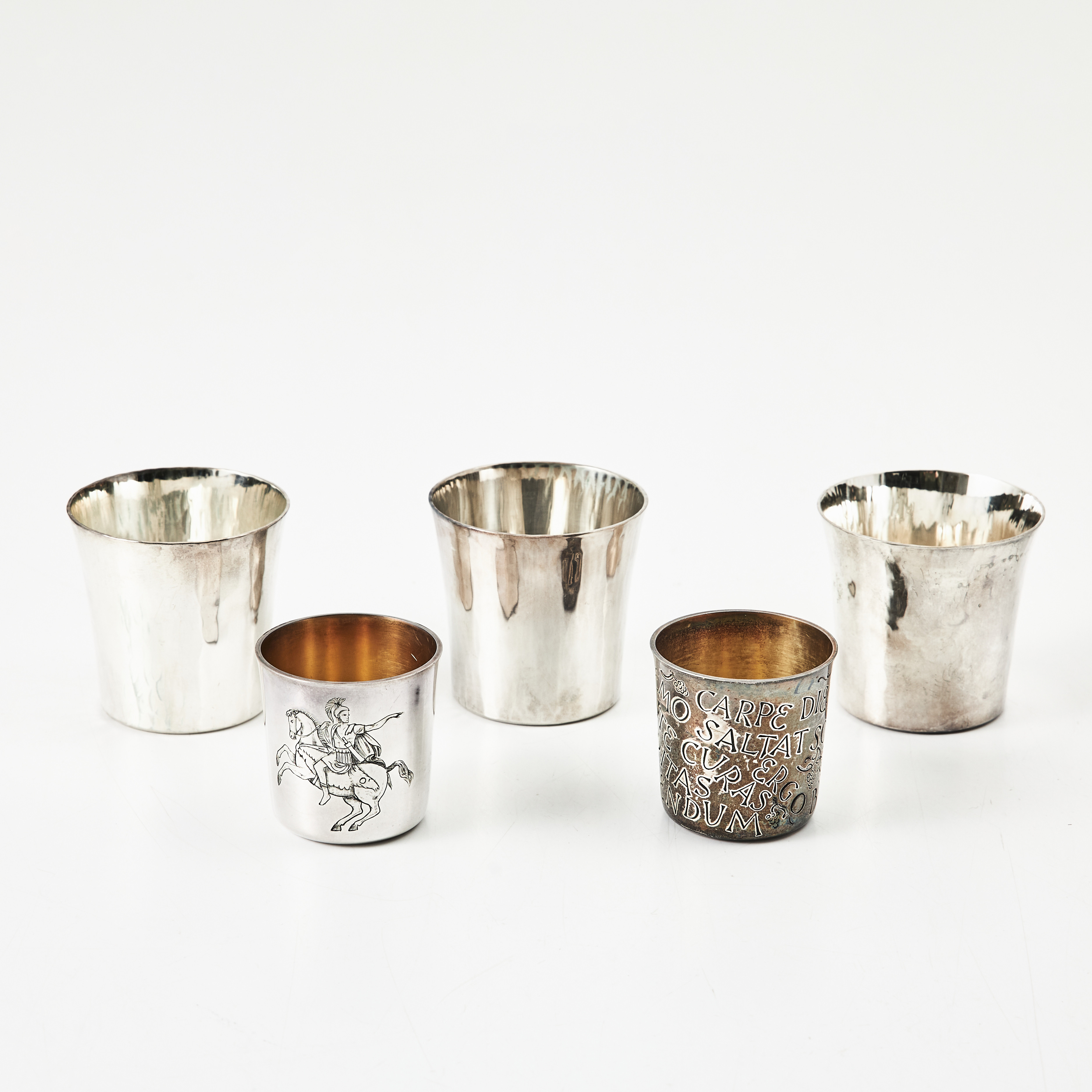 SUPKOPPAR, 5 st., varav 3 design Löfman, Markströms Uppsala 1970-tal, resp. 2 design Gillgren, GAB, Stockholm 1948 resp. 1968.