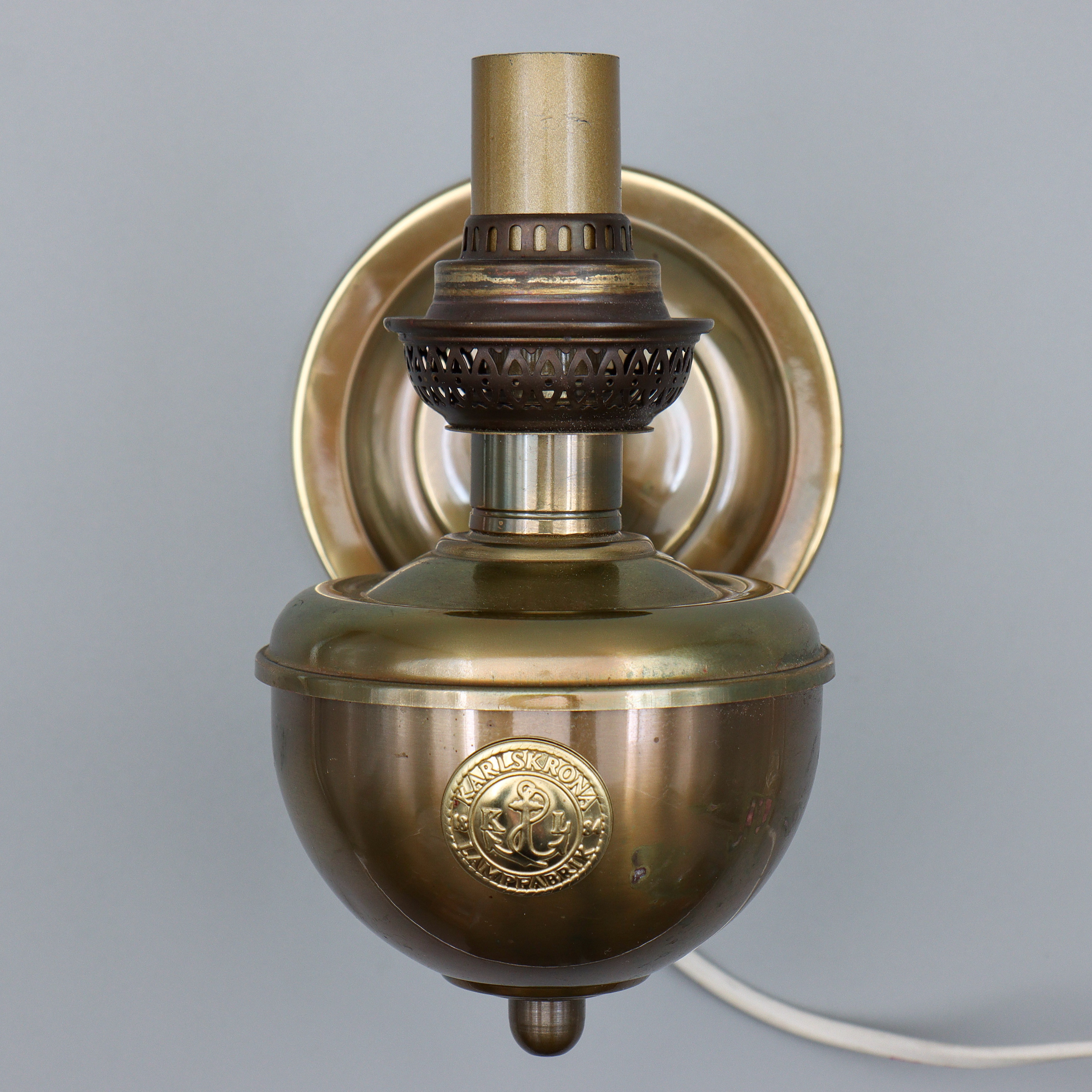 VÄGGLAMPA, MÄSSING, KARLSKRONA LAMPFABRIK.