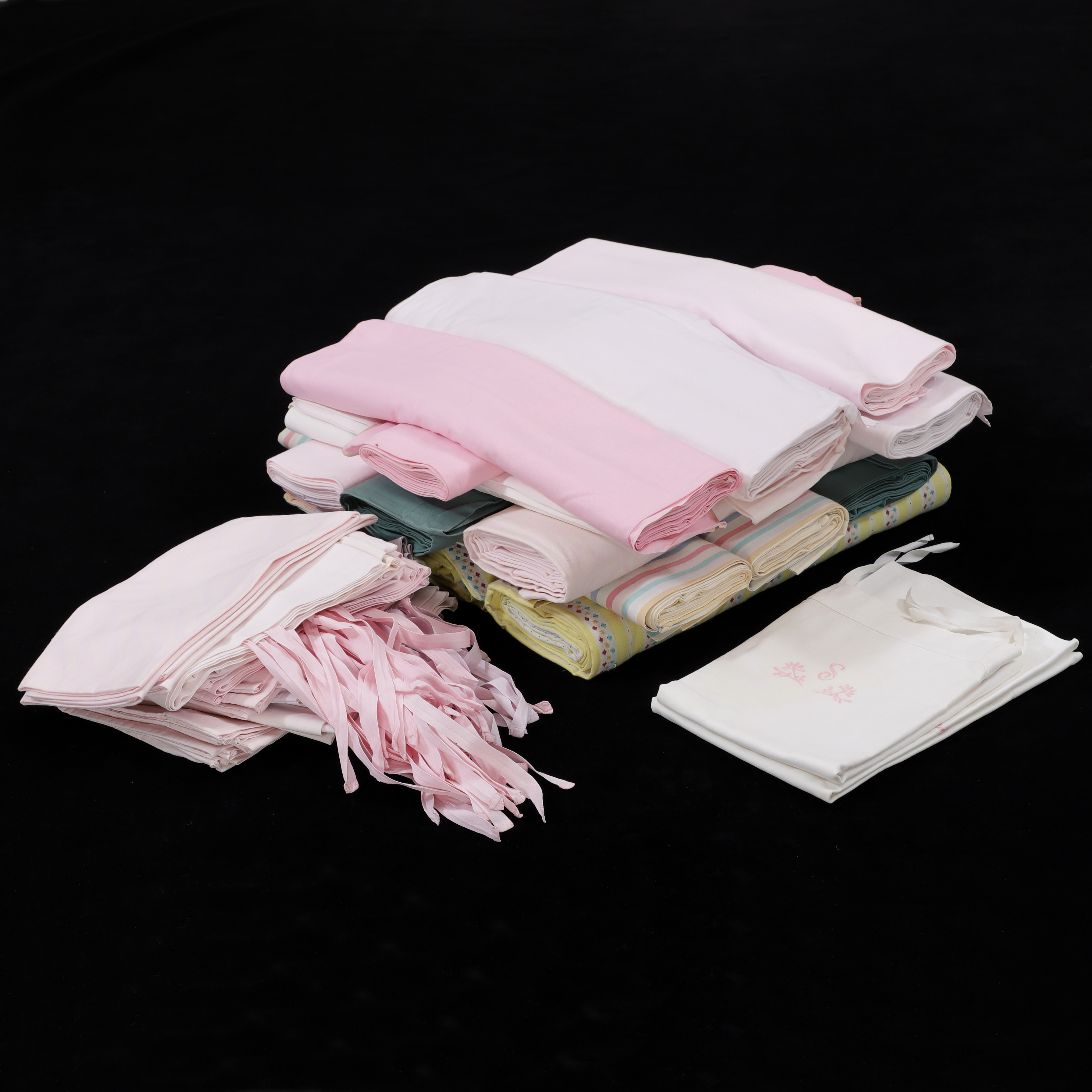 LAKAN, ÖRNGOTT, 28 delar, linne, bomull, 1900-tal.