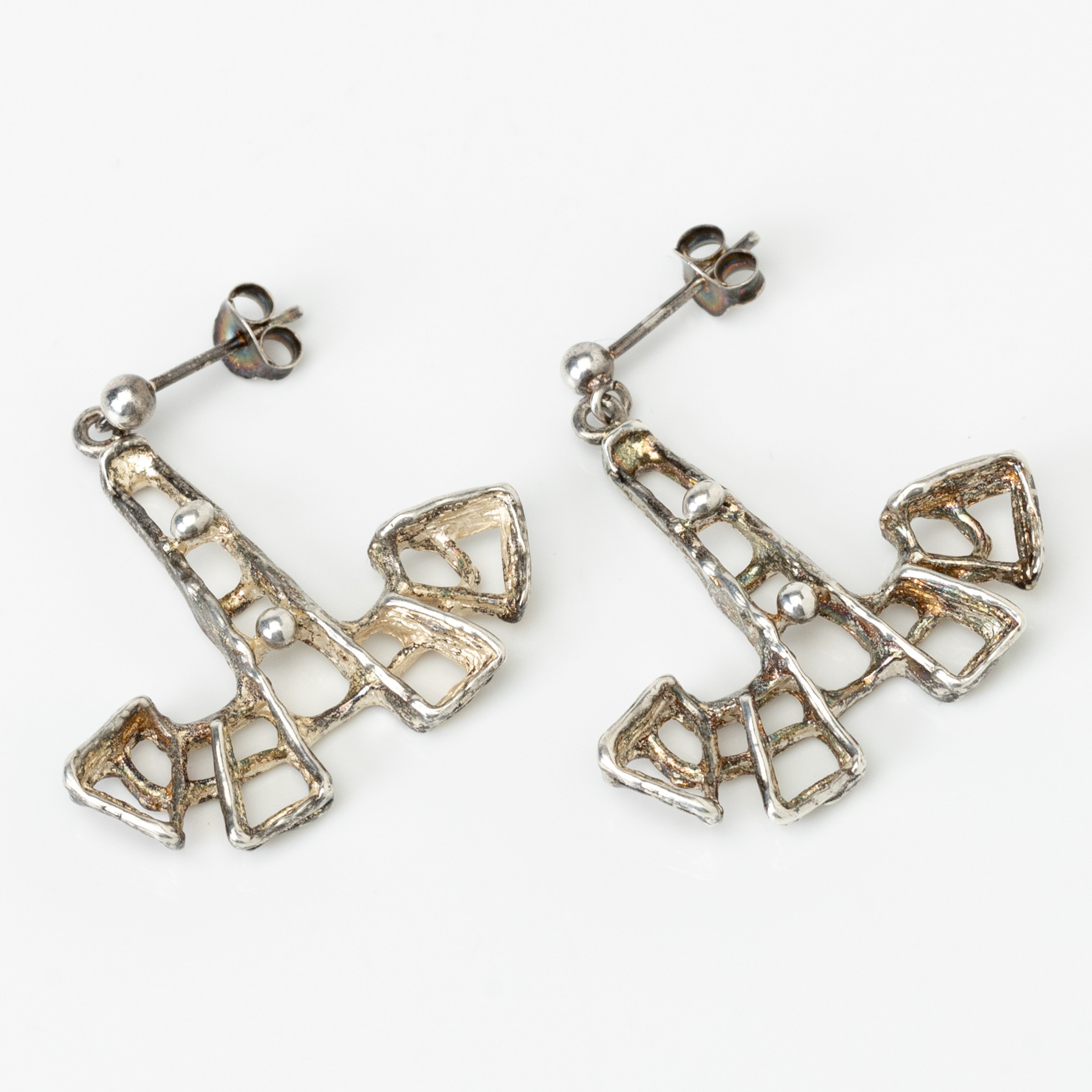 ELSE BERNTSEN HUGHES. Örhängen, ett par, silver, Paul Hughes, Norge.