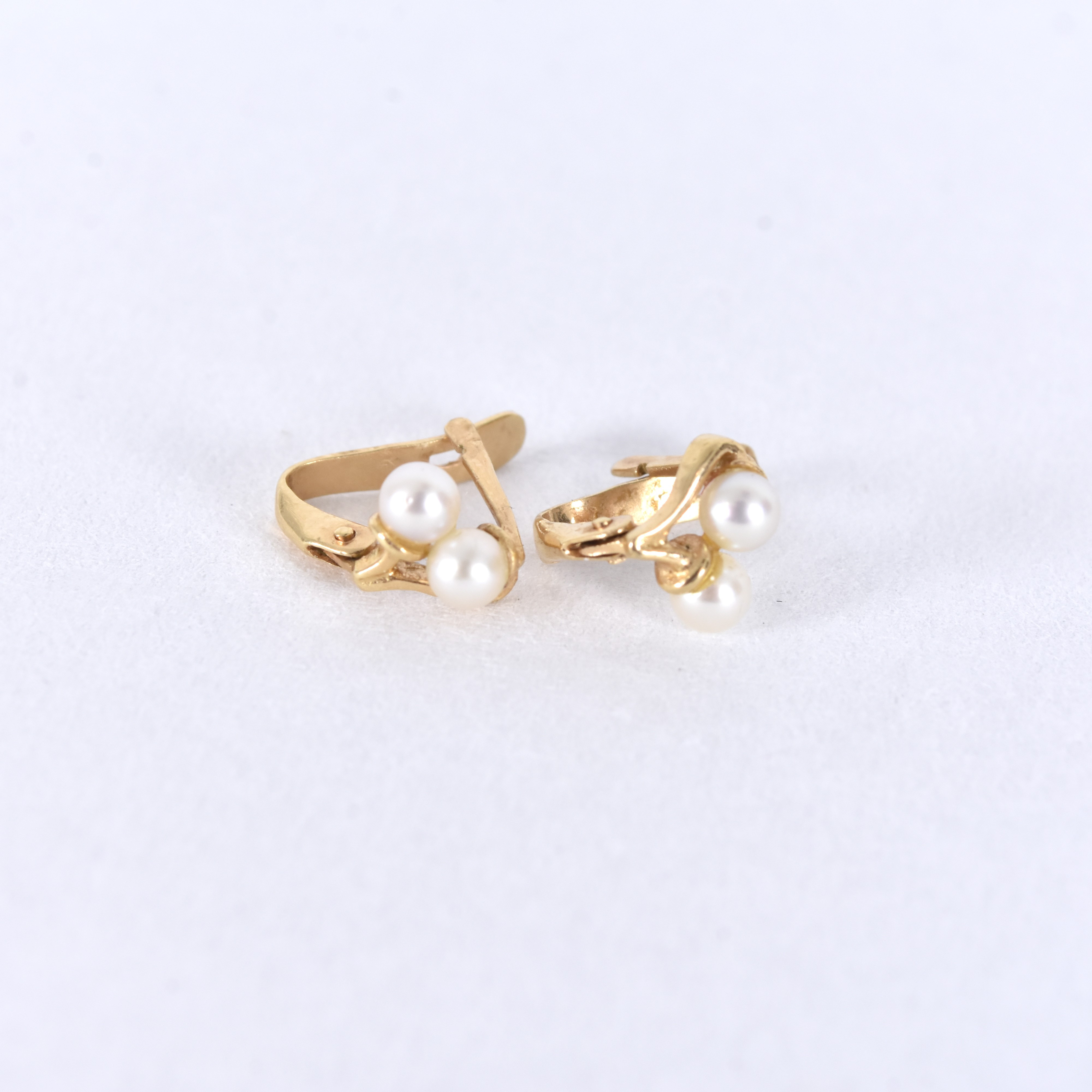 ÖRHÄNGEN, ett par, med pärla, 18K.