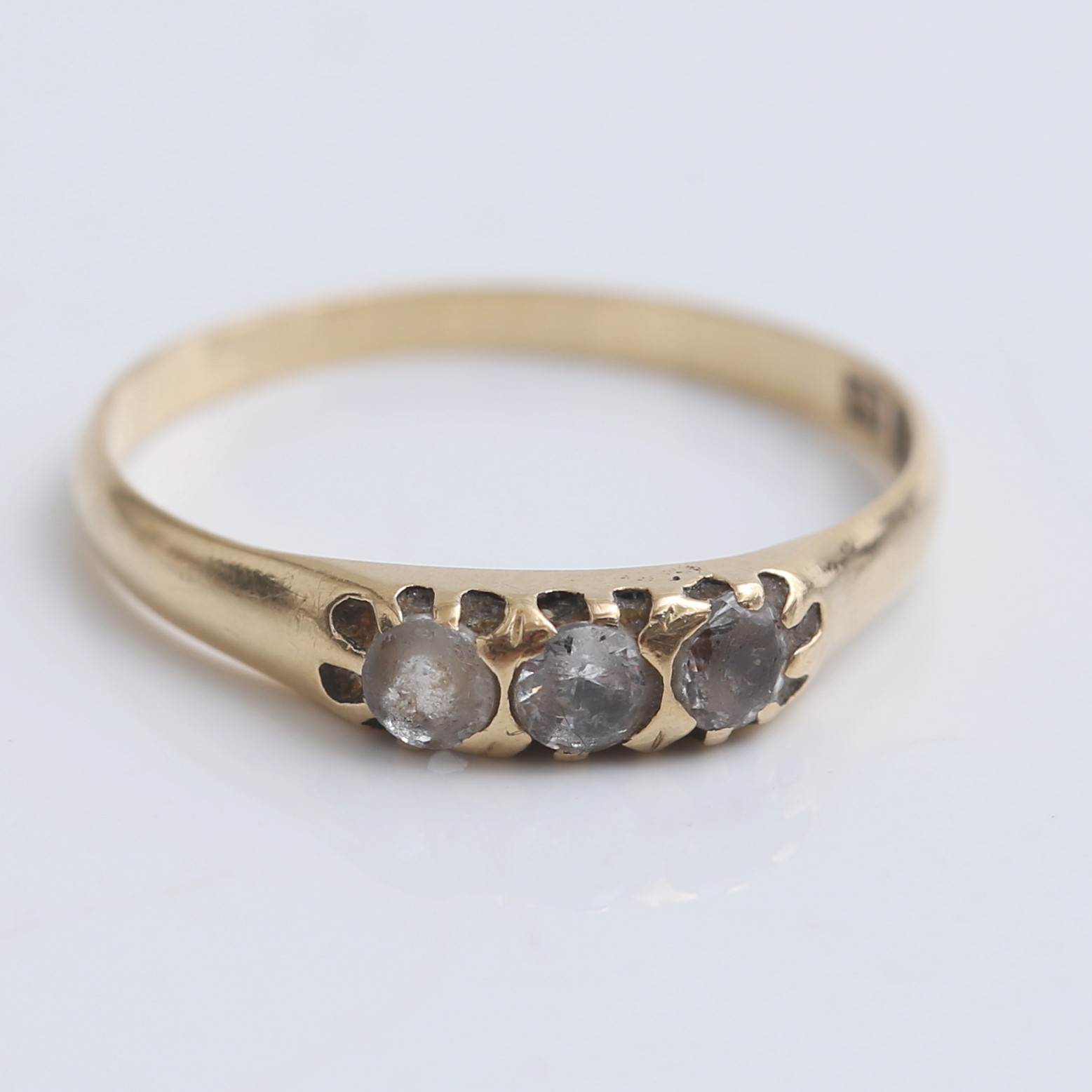 RING, 18 k guld med stenar, 1,70 gram.