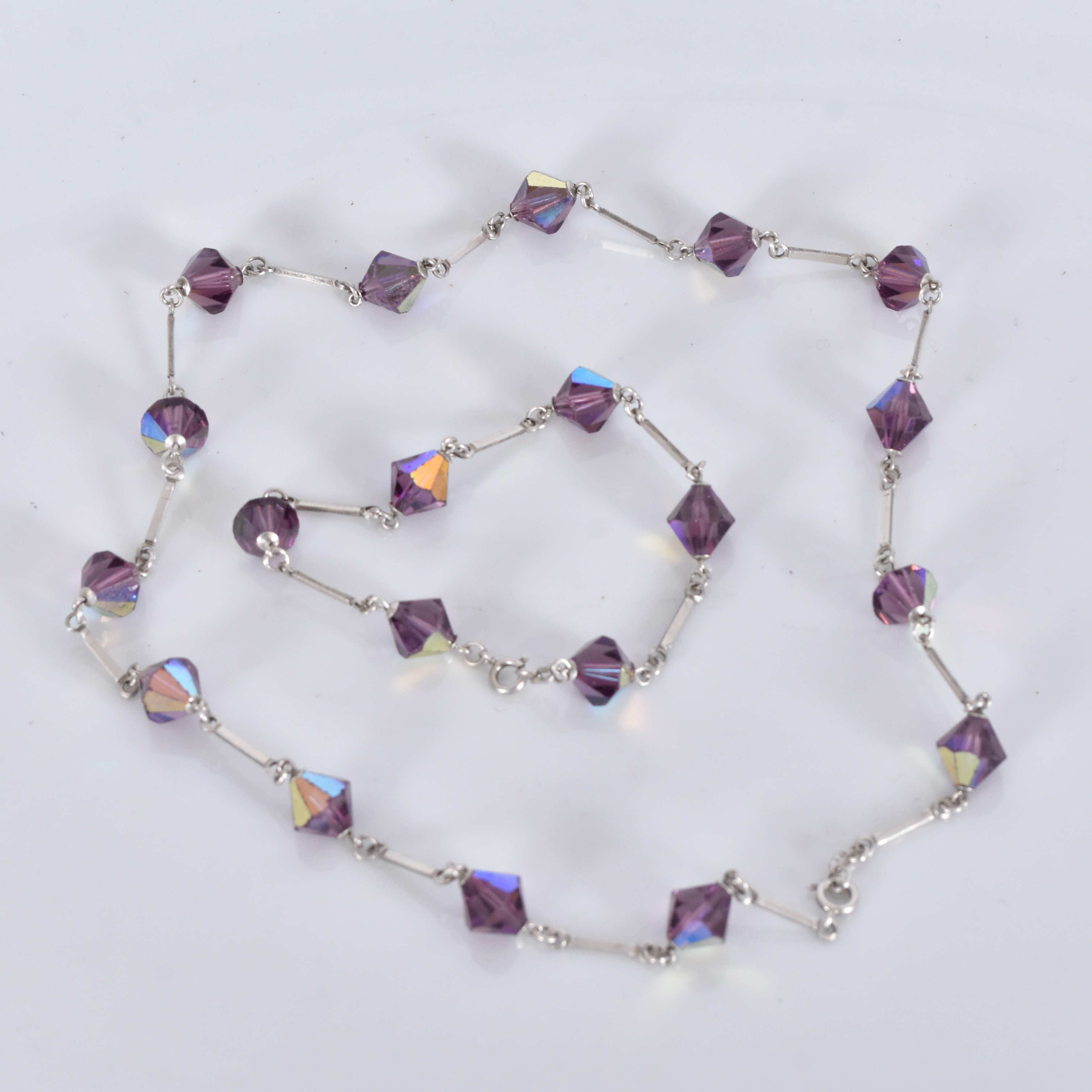 COLLIER SAMT ARMBAND, silver och iriserande glas.