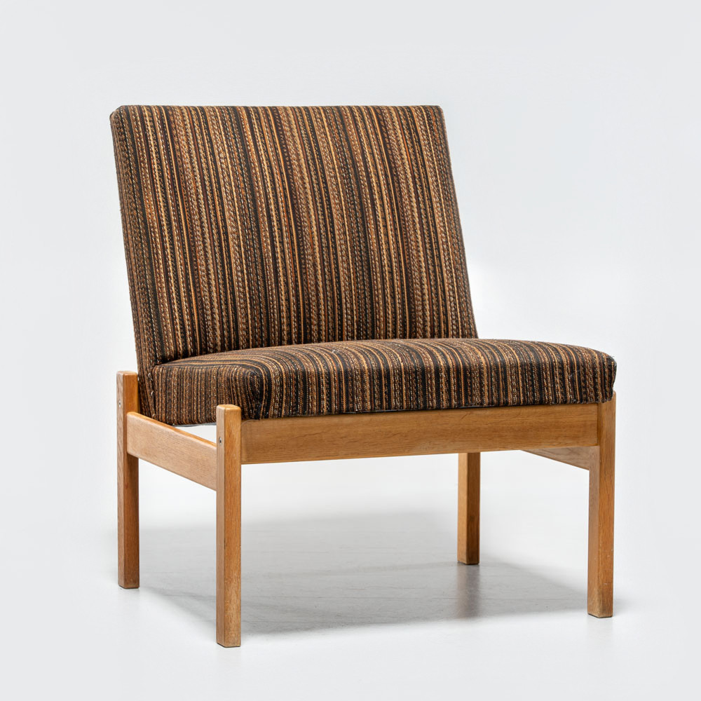 YNGVE EKSTRÖM. Fåtölj, "Domino", Ek, Swedese 1900-tal.