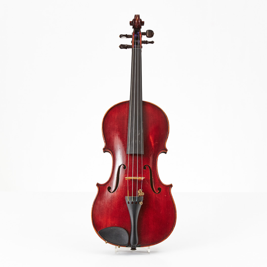 VIOLIN, etikettmärkt "George Withers and son, Leicester Square London", år 1912.