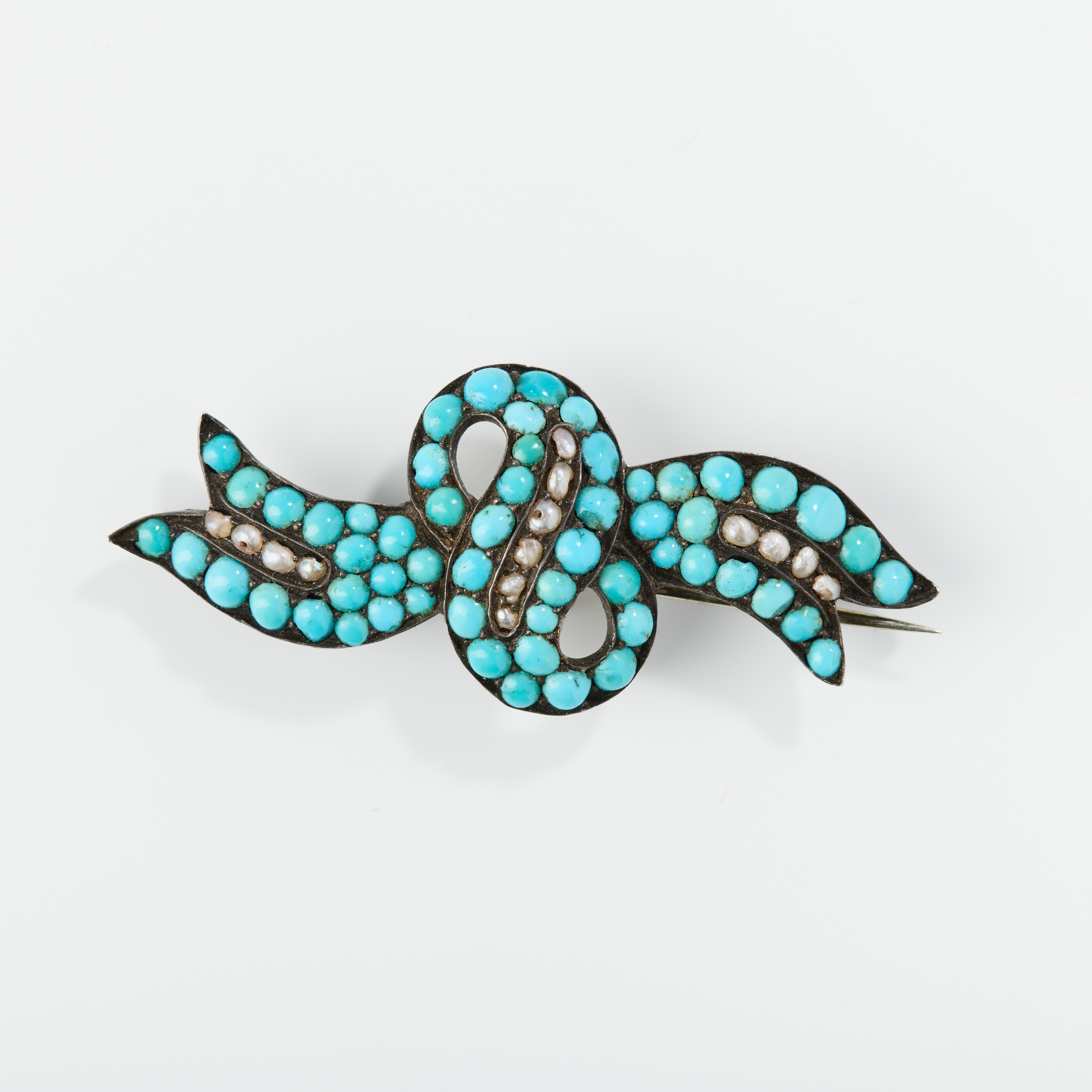 BROSCH, silver, fröpärlor och turkoser, oidentifierad rysk mästarstämpel, 1860/70-tal.
