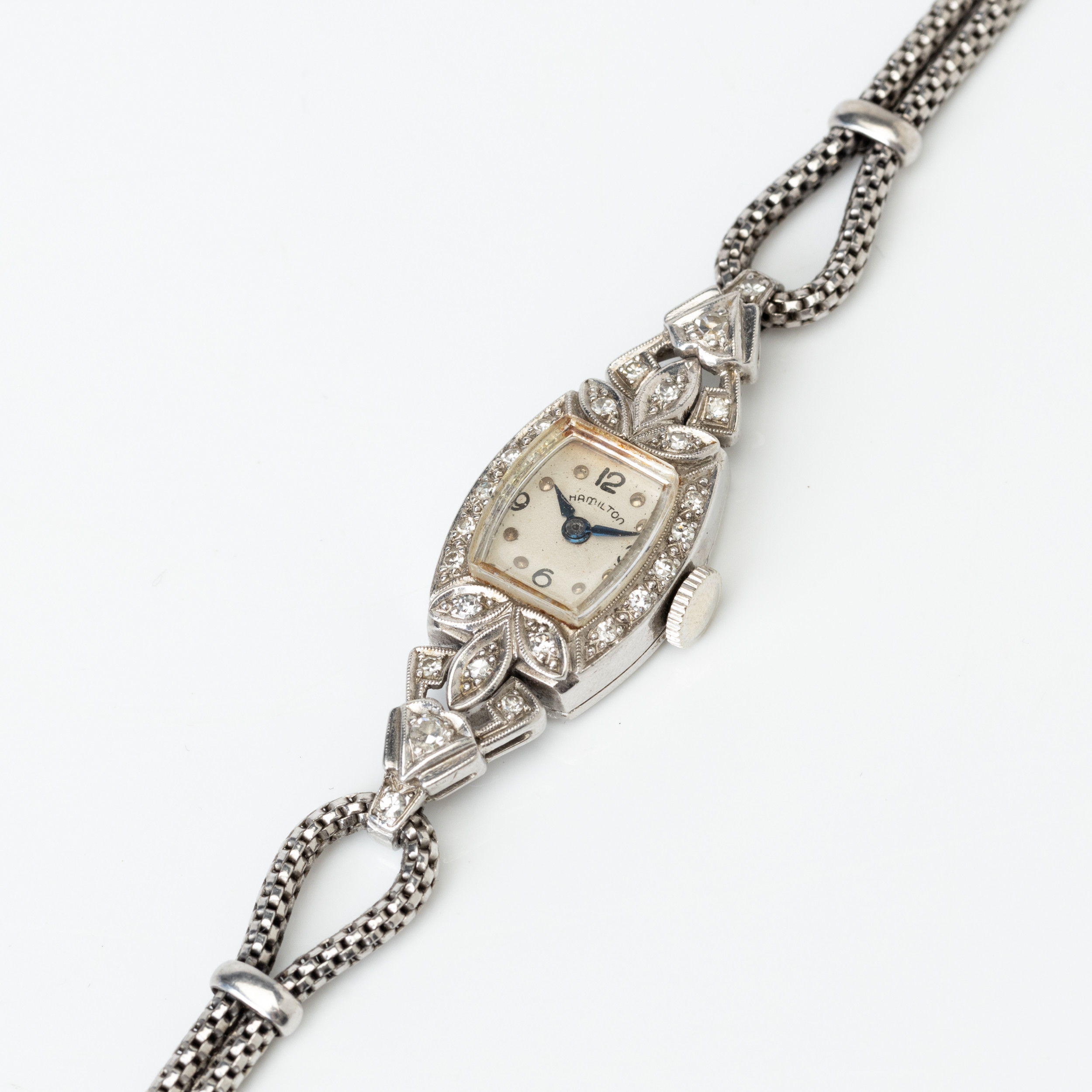 HAMILTON, armbandsur, manuell, cal. 911 boett av platina med enkelslipade diamanter, armband av 18K guld, 1930-/1940-tal.