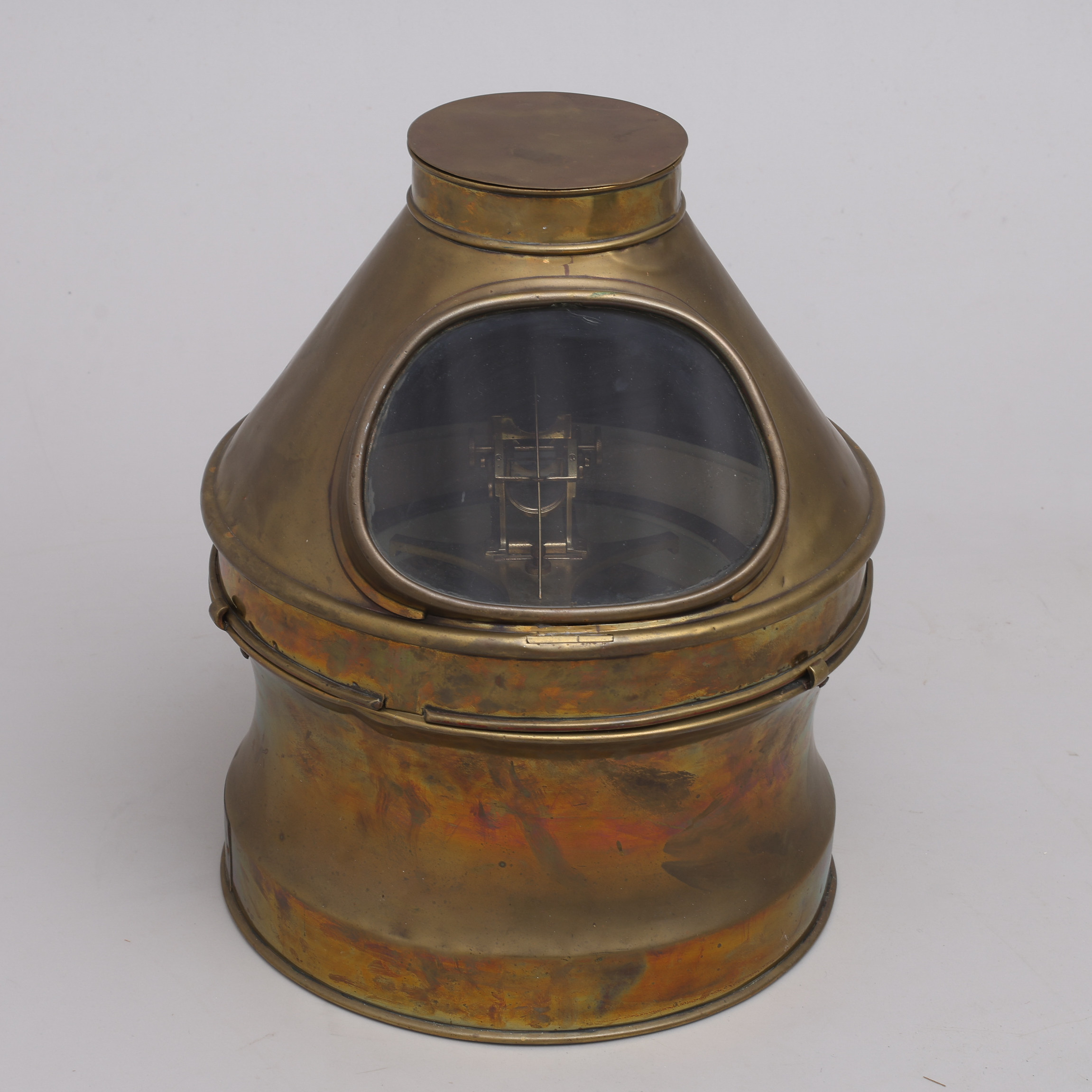 KOMPASS MED NAKTERHUS OCH AZIMUTSPEGEL/COMPASS, BINNACLE AND AZIMUTH BEARING, Kelvin, Bottomley & Baird Ltd, Glasgow och John Lilley & Gillie, Ltd. (Wilson and Gilley).