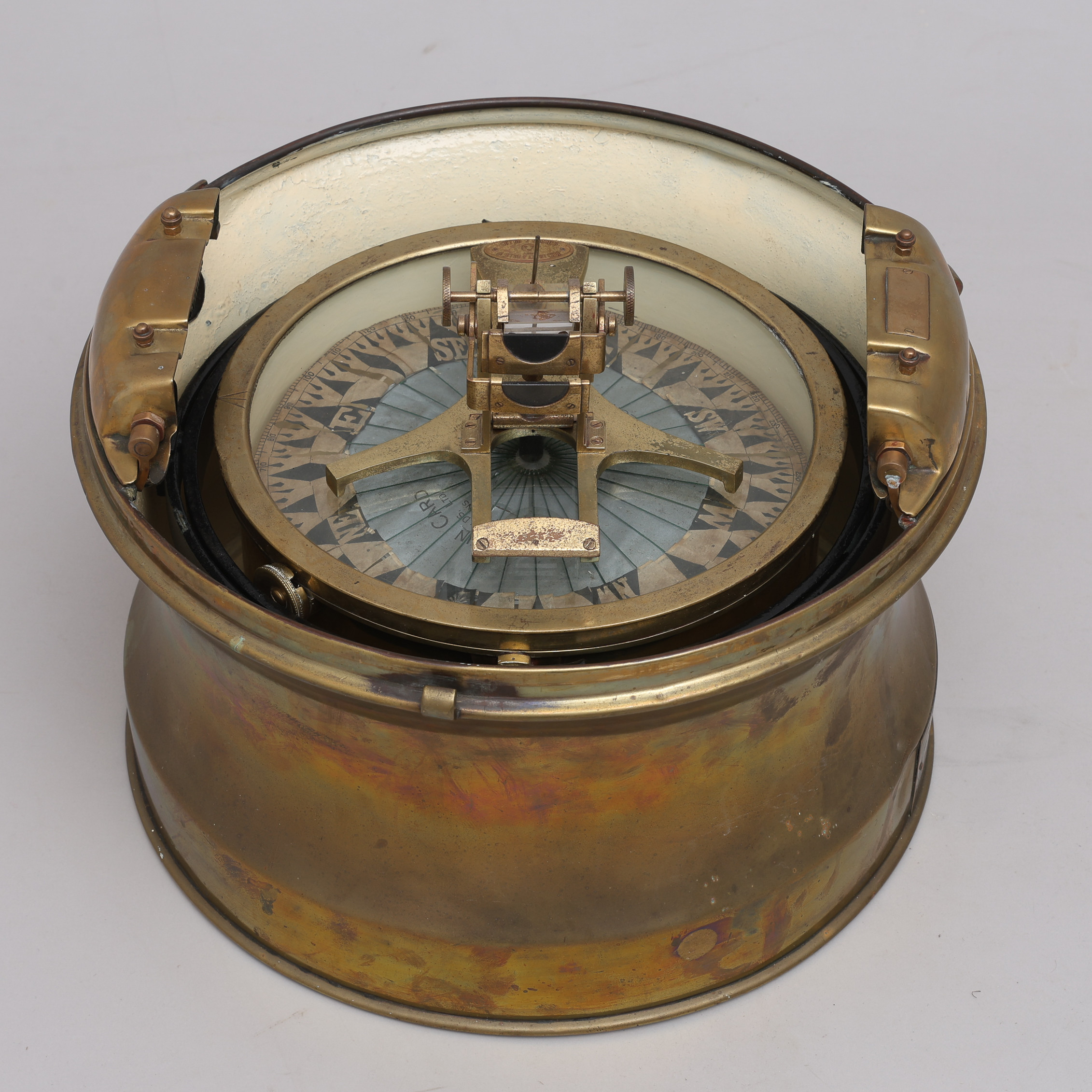 Bilder för 4861500. KOMPASS MED NAKTERHUS OCH AZIMUTSPEGEL/COMPASS ...
