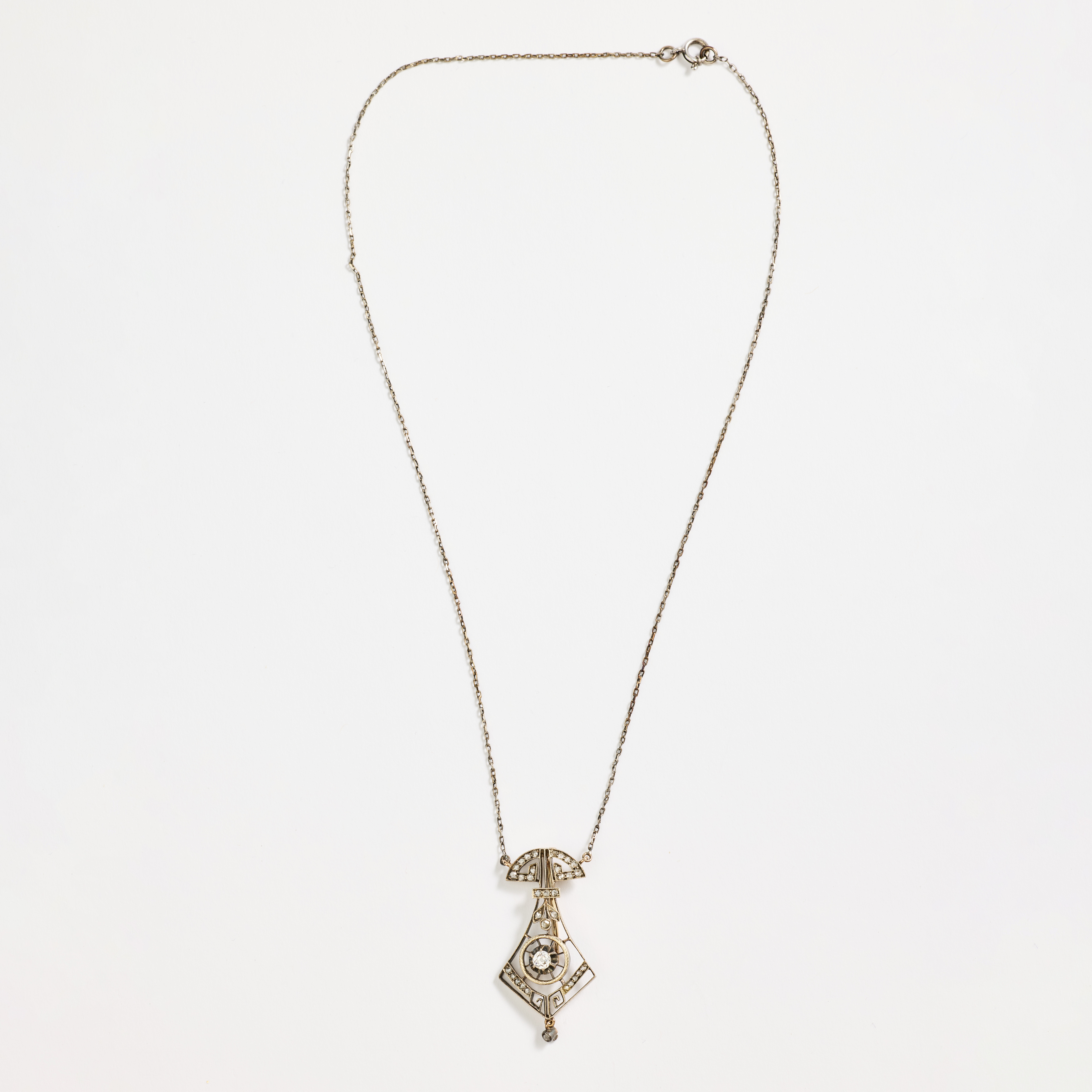 HÄNGE med KEDJA, platina med diamanter, Moskva 1908-1926.
