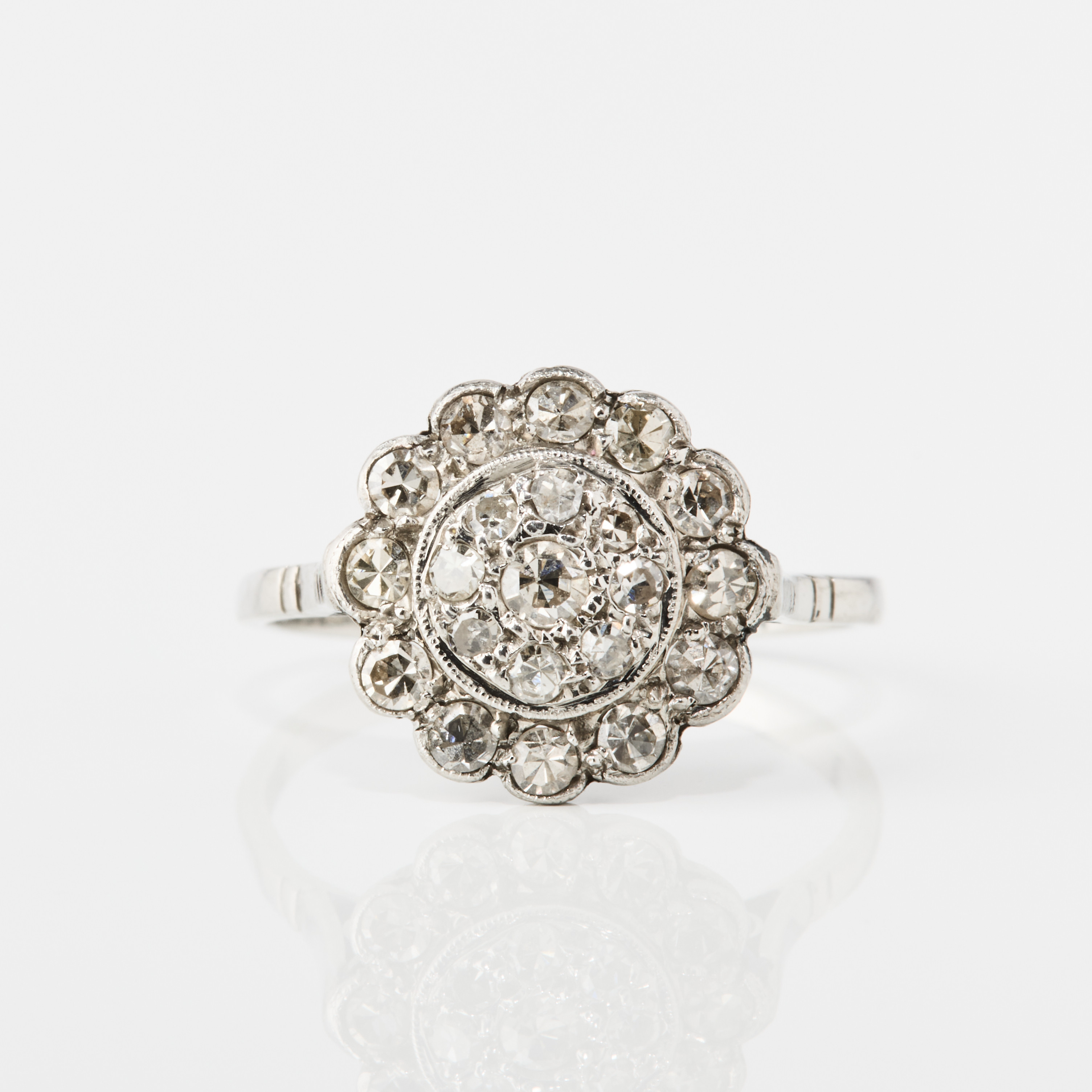 CARMOSÉRING, platina med diamanter, 1920-tal.