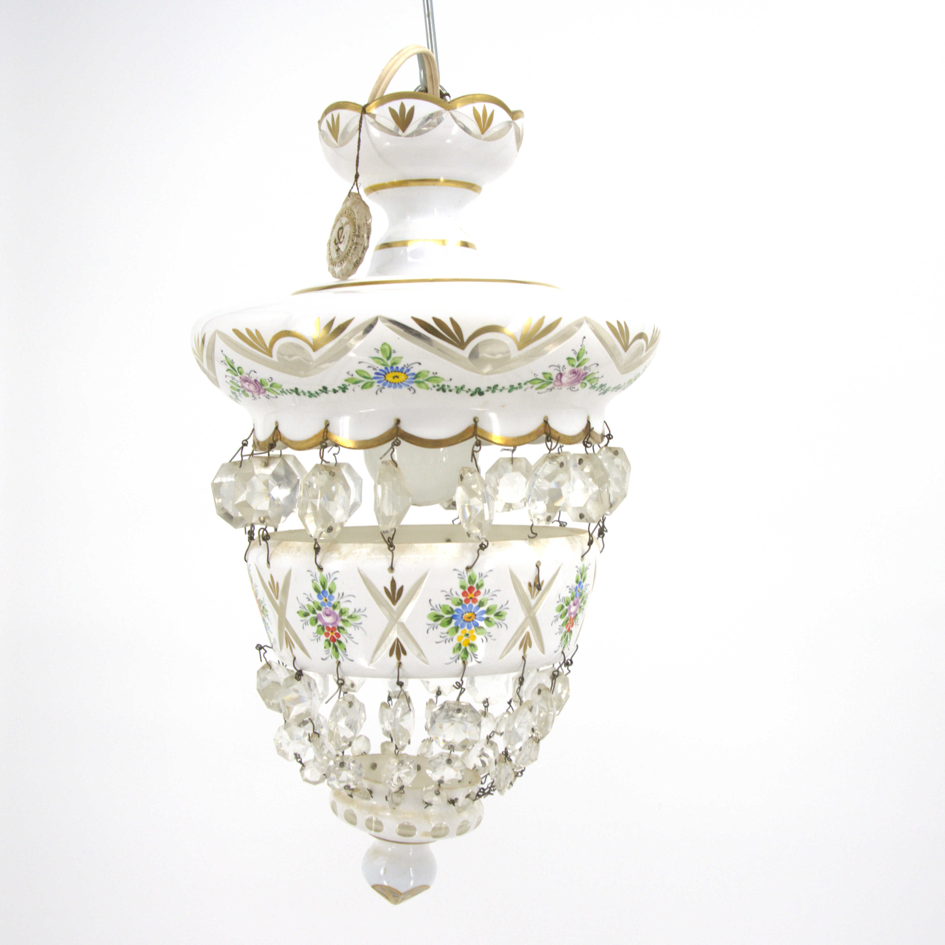 TAKLAMPA, porslin, prismor av glas, Tjeckoslovakien, 1900-tal.