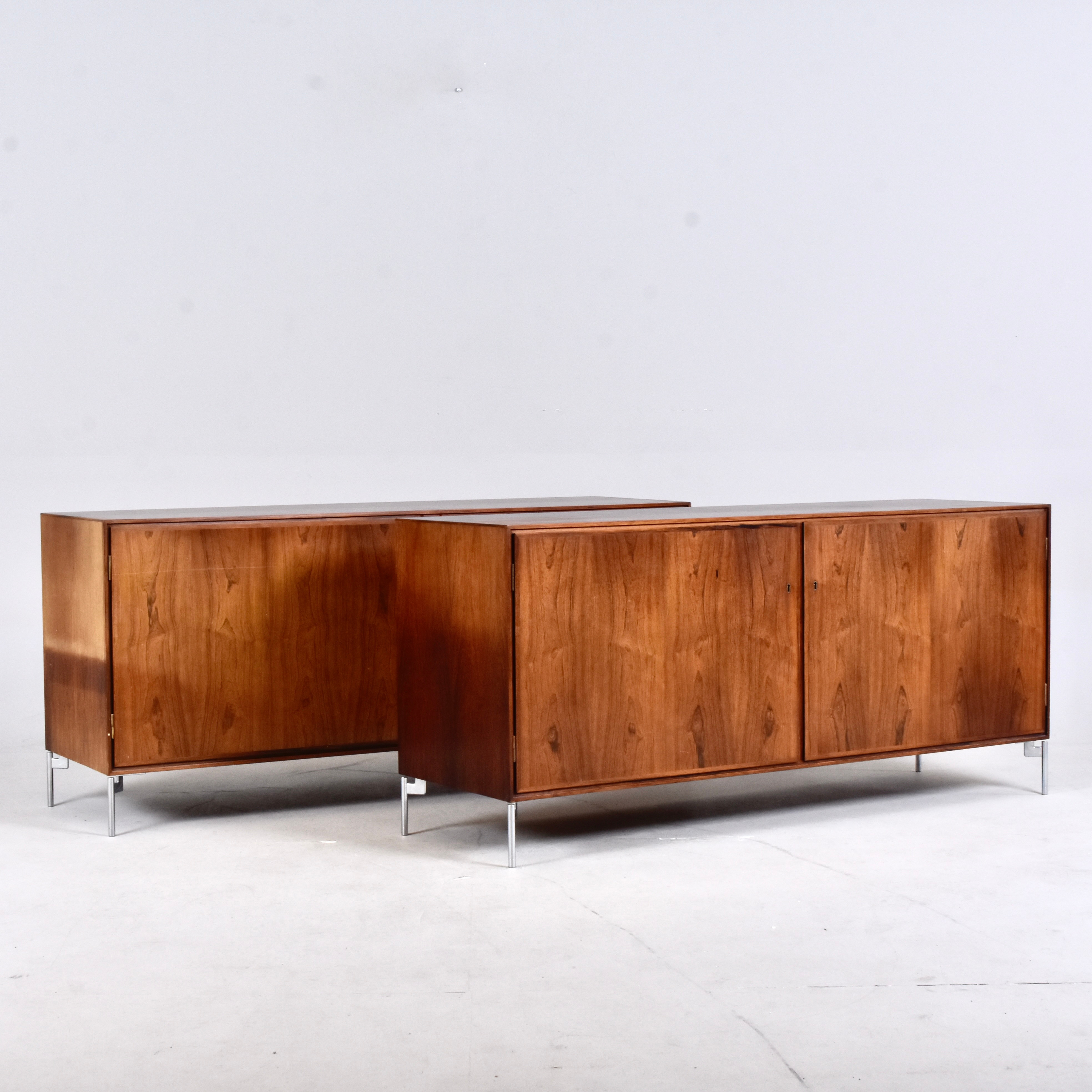 PETER J LASSEN. SIDEBOARD 1 par, palisander, Montana, 1900-talets 2 hälft.