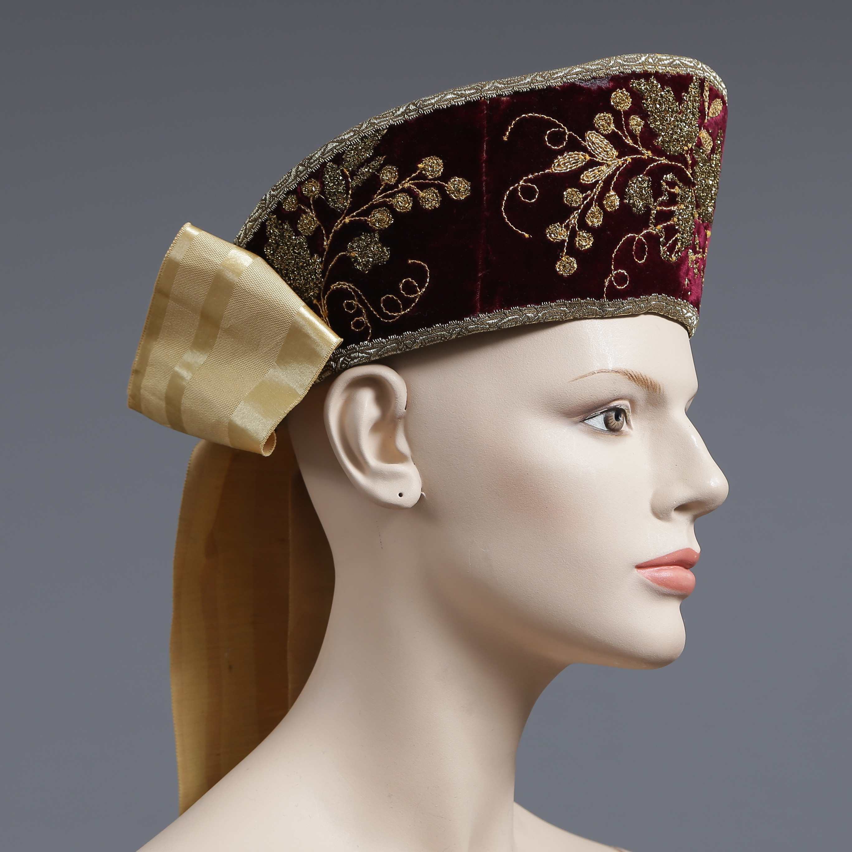 HÖGTIDSKRONA/HUVUDKRONA TILL FOLKDRÄKT, POLEN, 1800/1900-TAL.