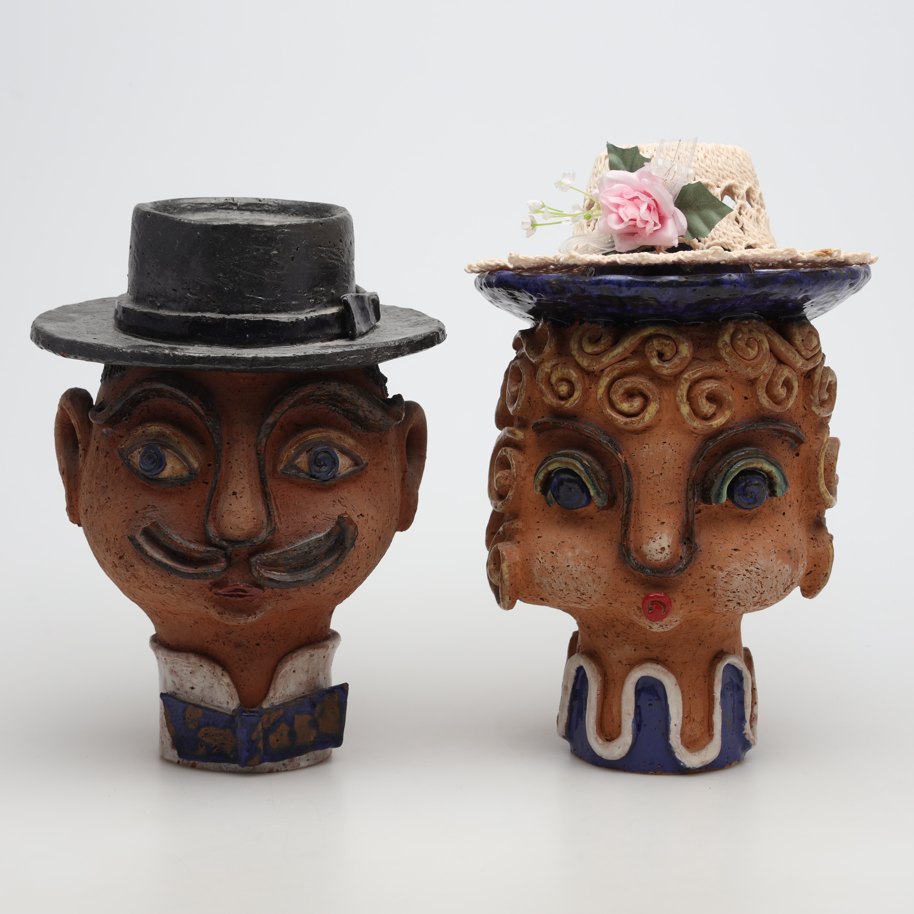 OIDENTIFIERAD KONSTNÄR. SKULPTURER, 1 par, terracotta samt keramik, delvis glaserat, signerad Ulla S.