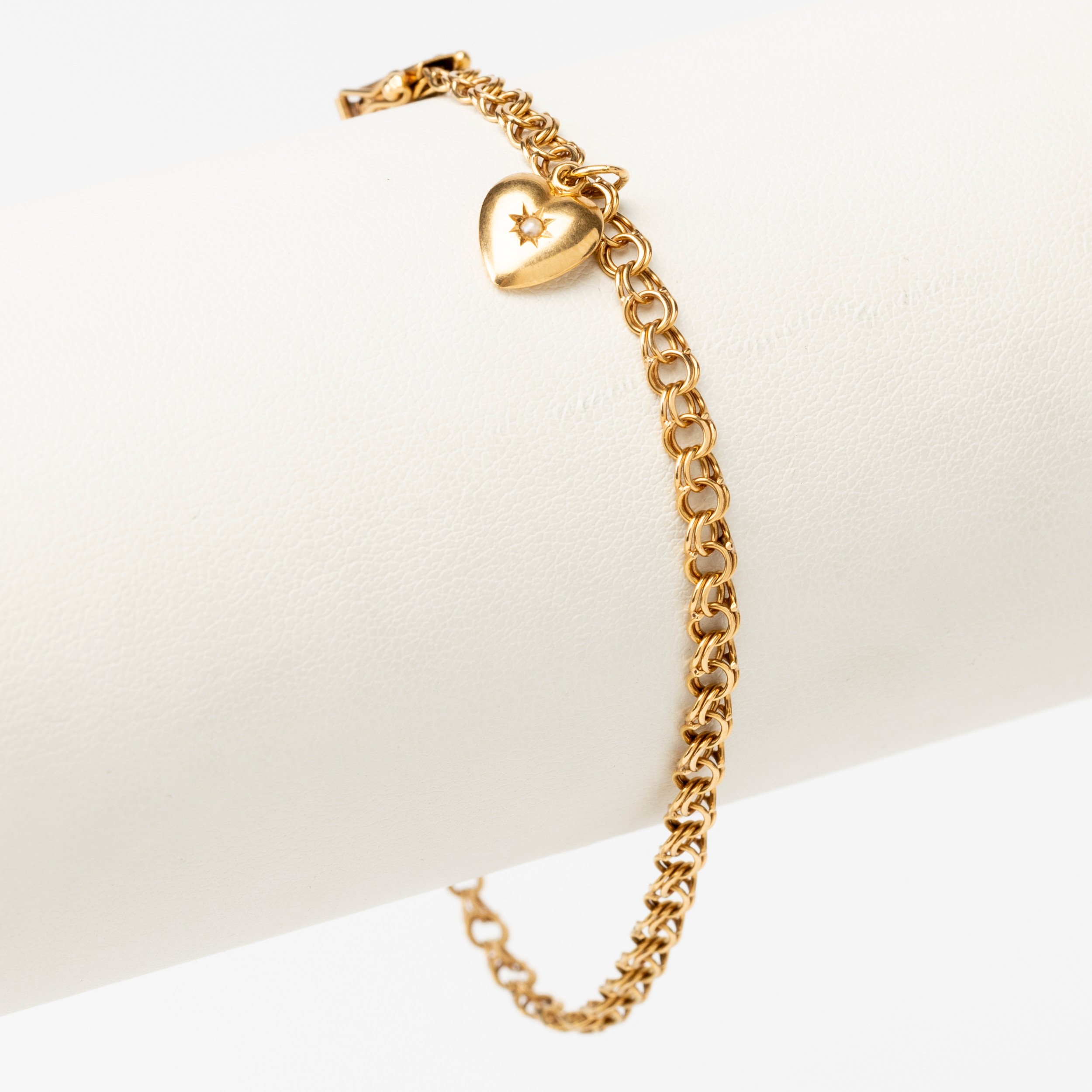 ARMBAND med hjärtformad berlock, 18K guld, Andrens Guldvaror, Köping, 1960.