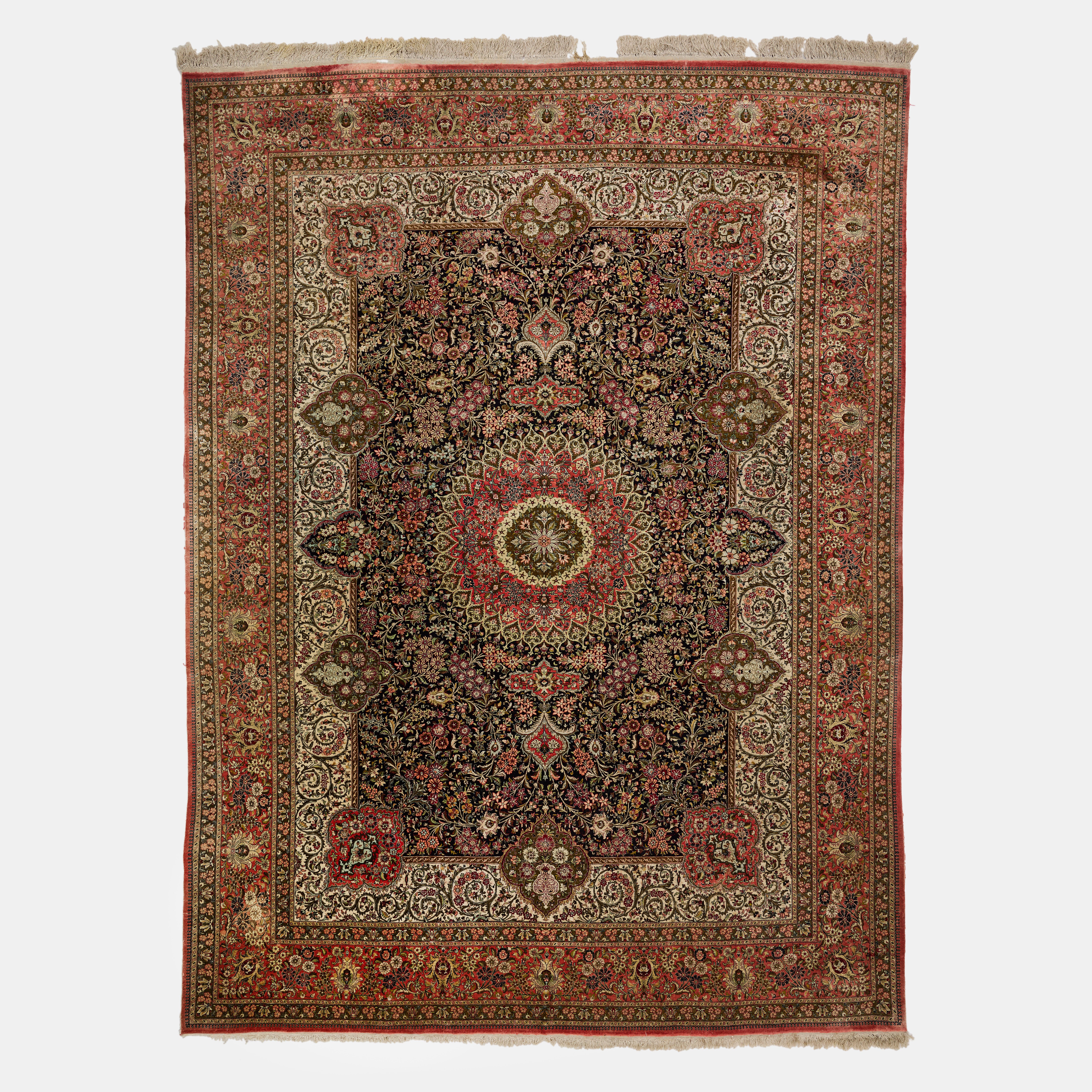 MATTA, Ghom, old, silke, ca 421 x 306 cm.