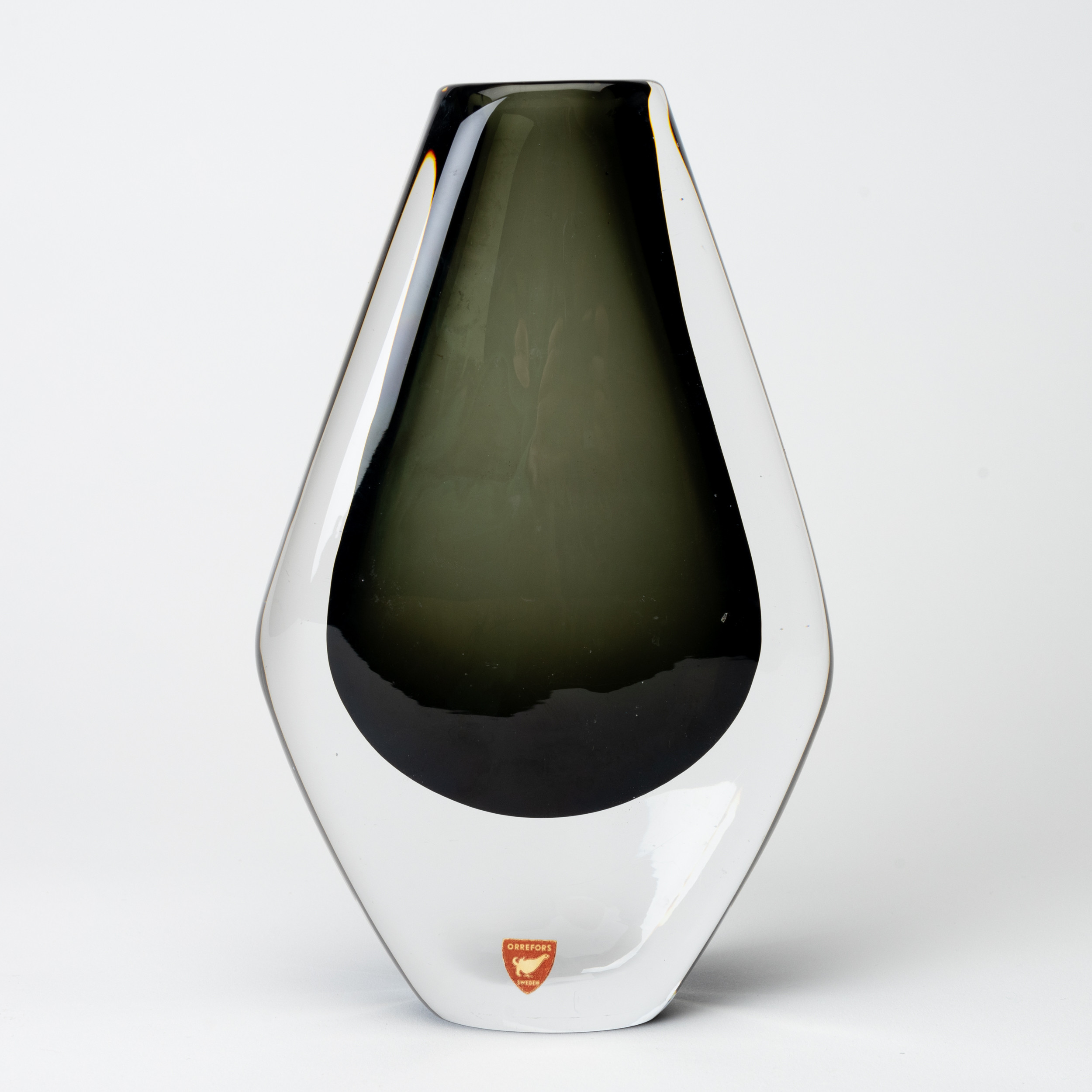 NILS LANDBERG. Vas, underfång, glas, "Sommerso", signerad och numrerad, formgiven 1950-tal. Orrefors.