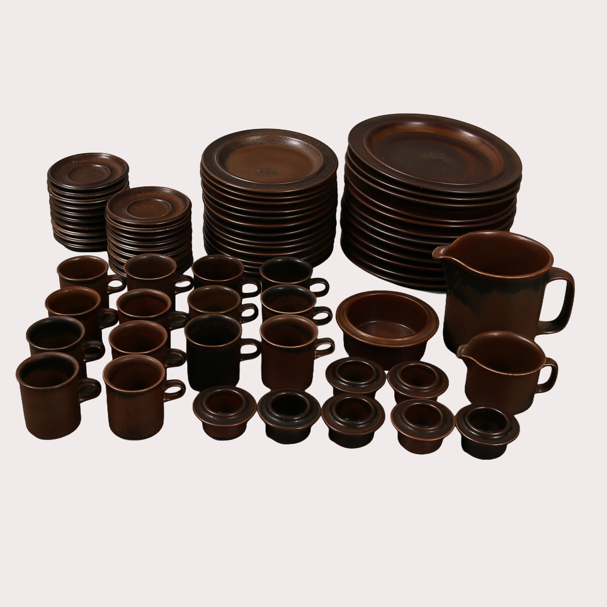 ULLA PROCOPÉ. SERVIS, glaserat stengods, "Ruska", Arabia Finland, 69 delar.