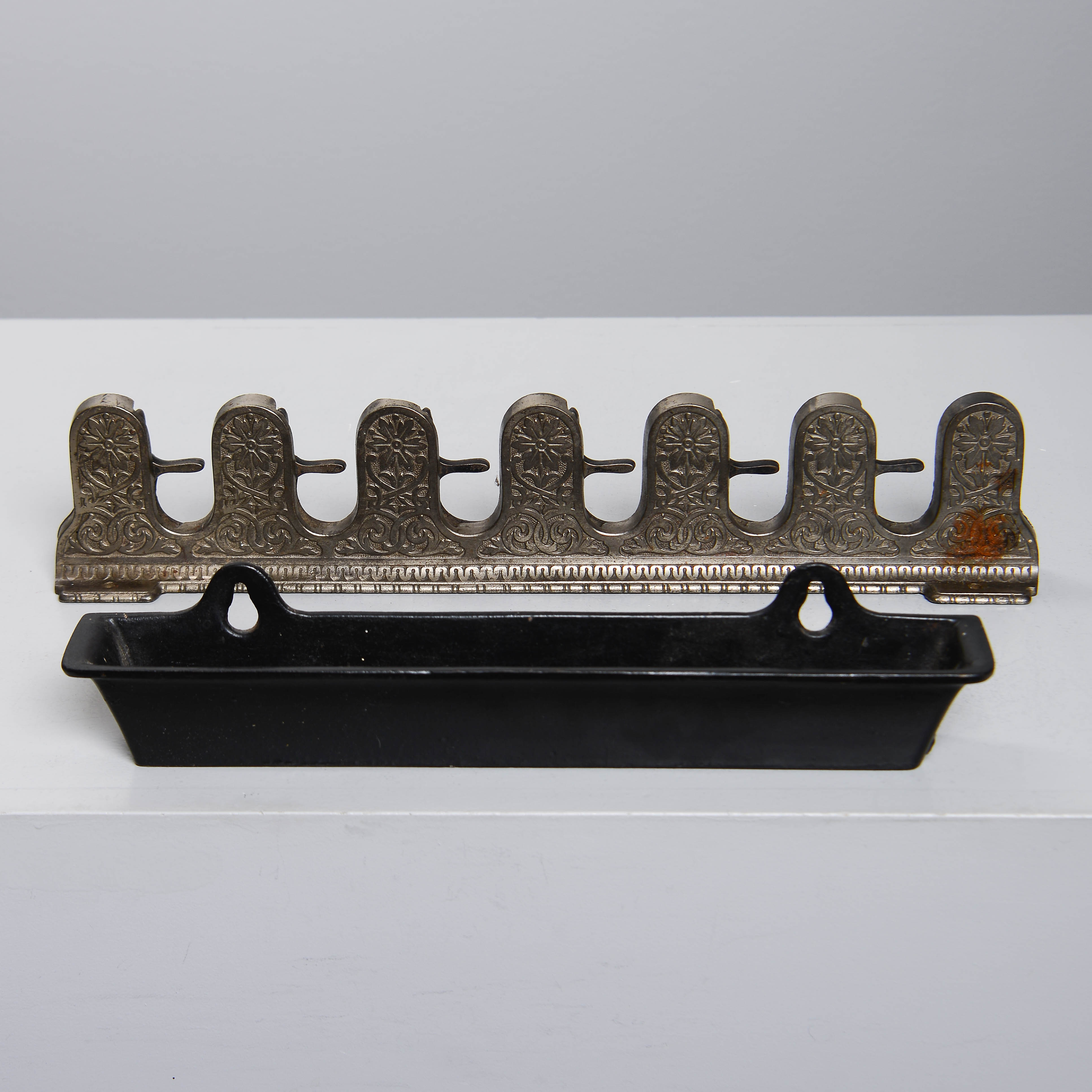 PARAPLYSTÄLL/KÄPPHÅLLARE, 2 delar, tidigt 1900-tal.