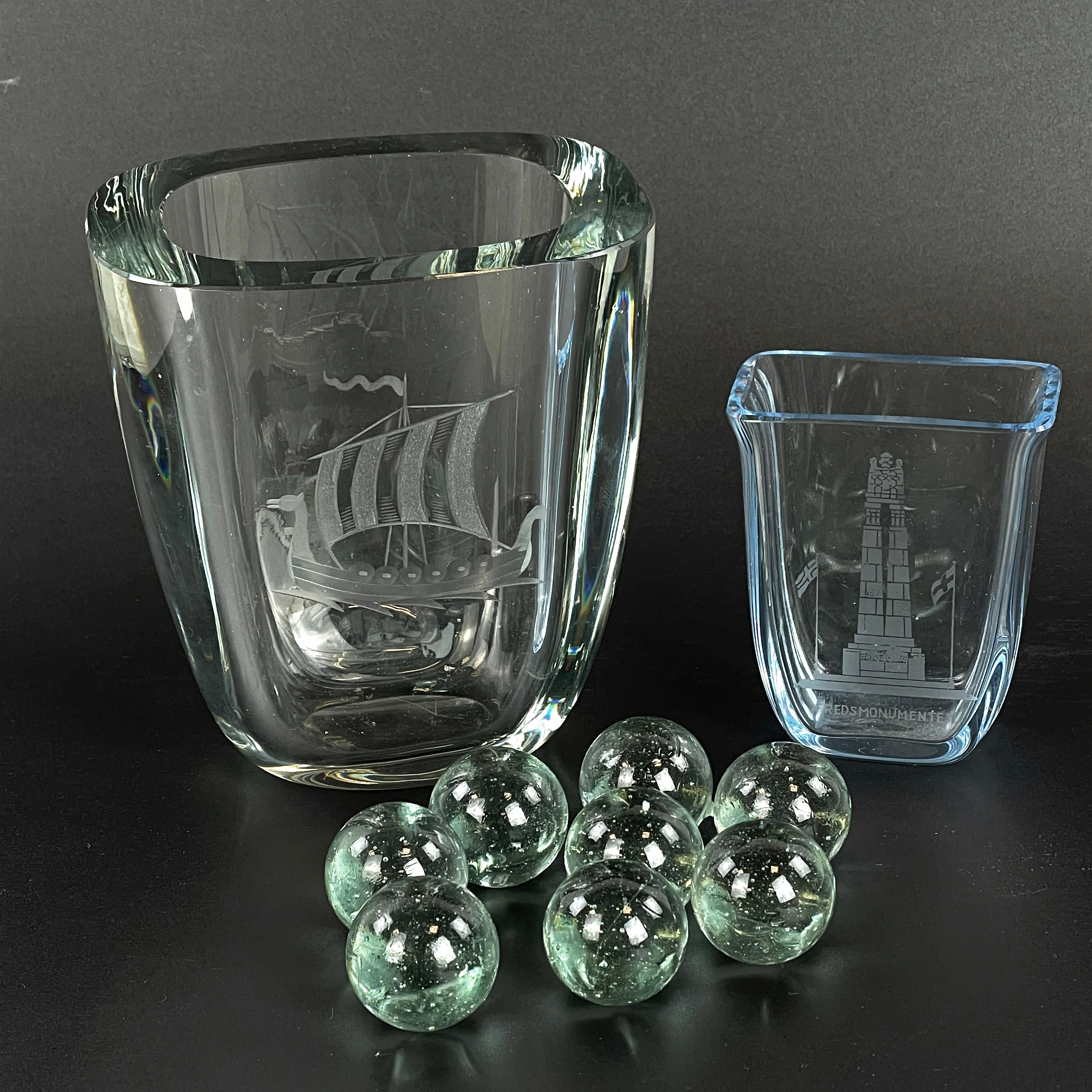 VASER, 2 st. Kristall/glas, bl.a. Strömbergshyttan, 1900-tal.