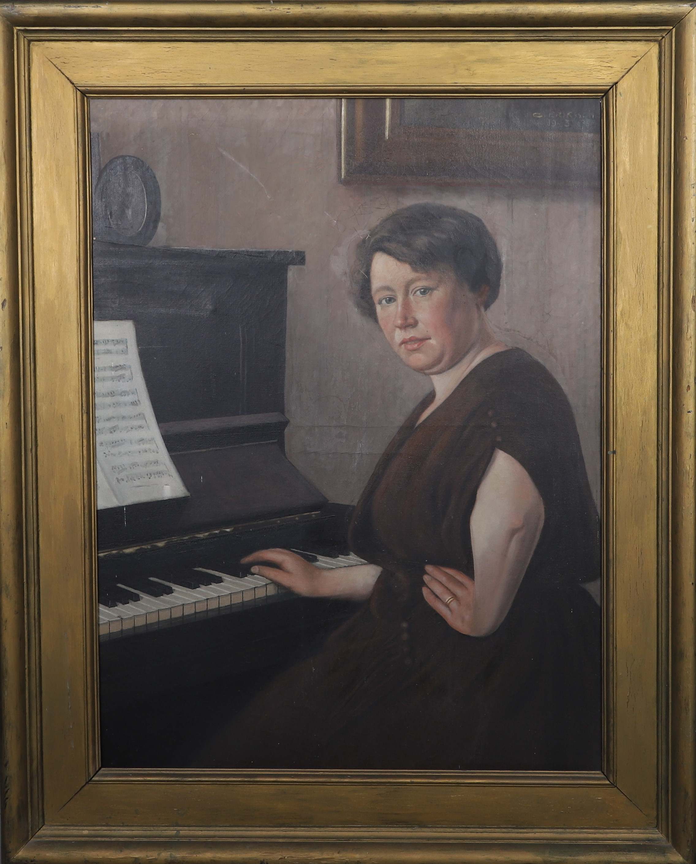 OIDENTIFIERAD KONSTNÄR, Olja på duk, porträtt, kvinna vid piano, signerad C Eriksson och daterad 1923.