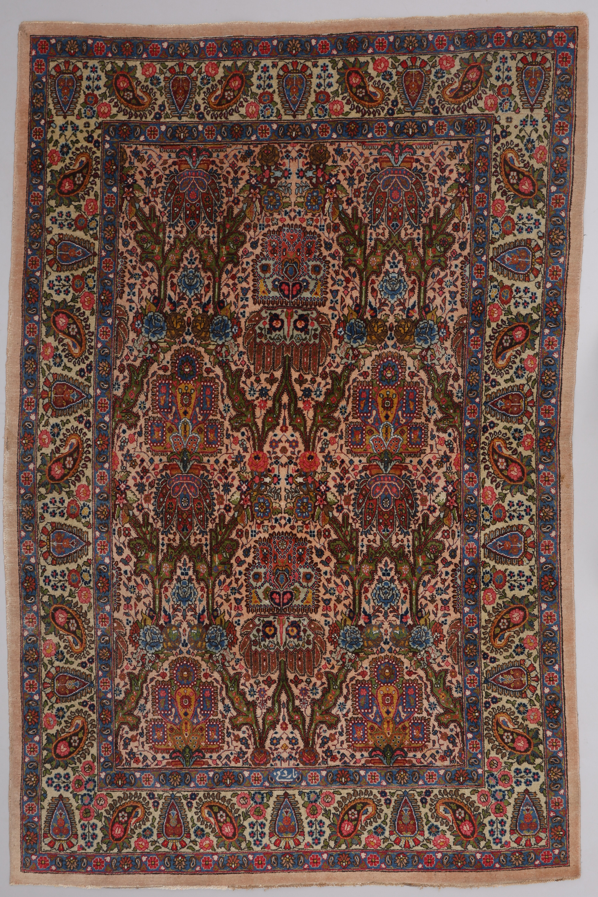 PERSISK MATTA, SEMIANTIK, ULL PÅ BOMULL, TÄBRIZ, SIGNERAD NARVANI, CIRKA 290 X 190 CENTIMETER .