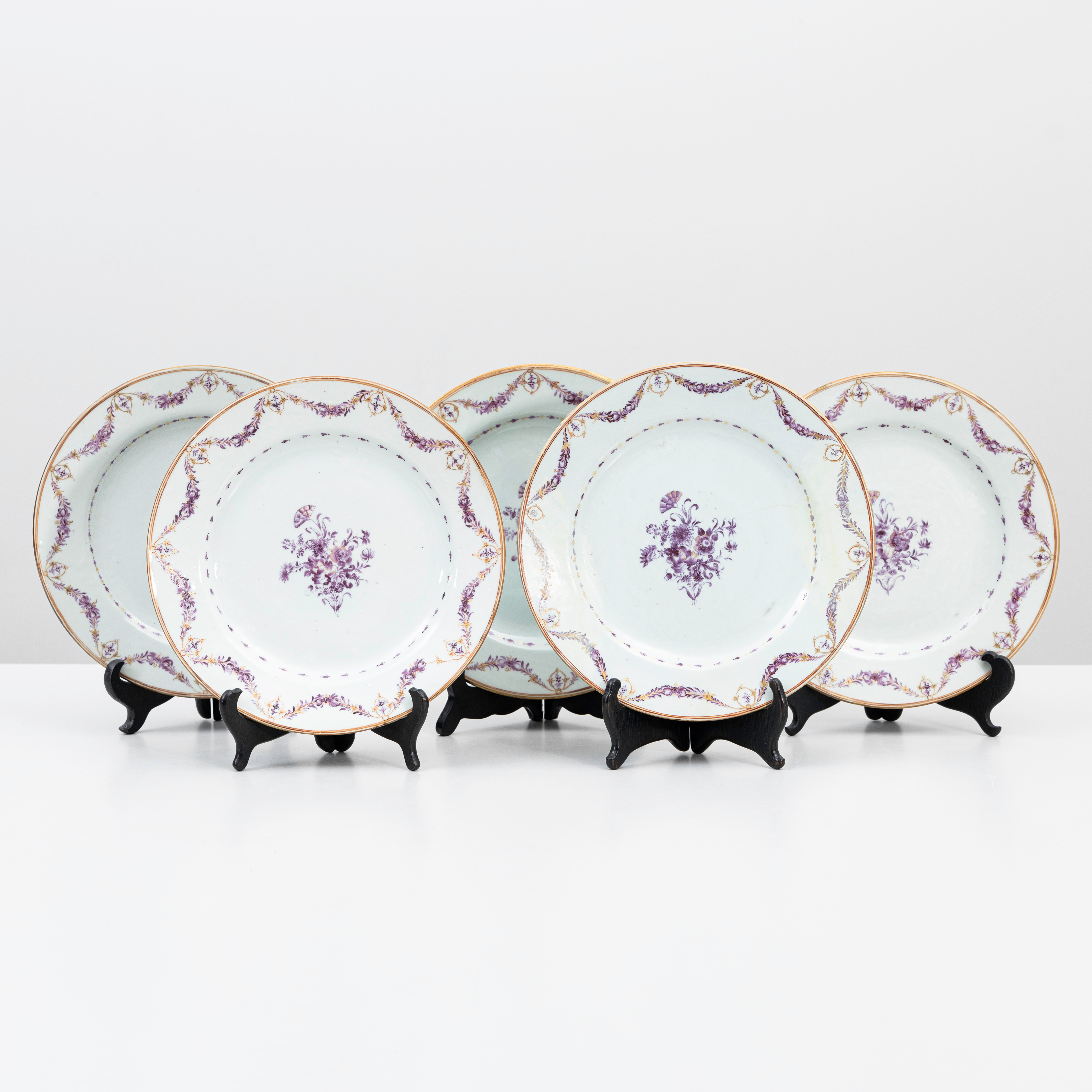 TALLRIKAR, 5 st, kompaniporslin för europeisk marknad, Qianlong, (1736-1795).