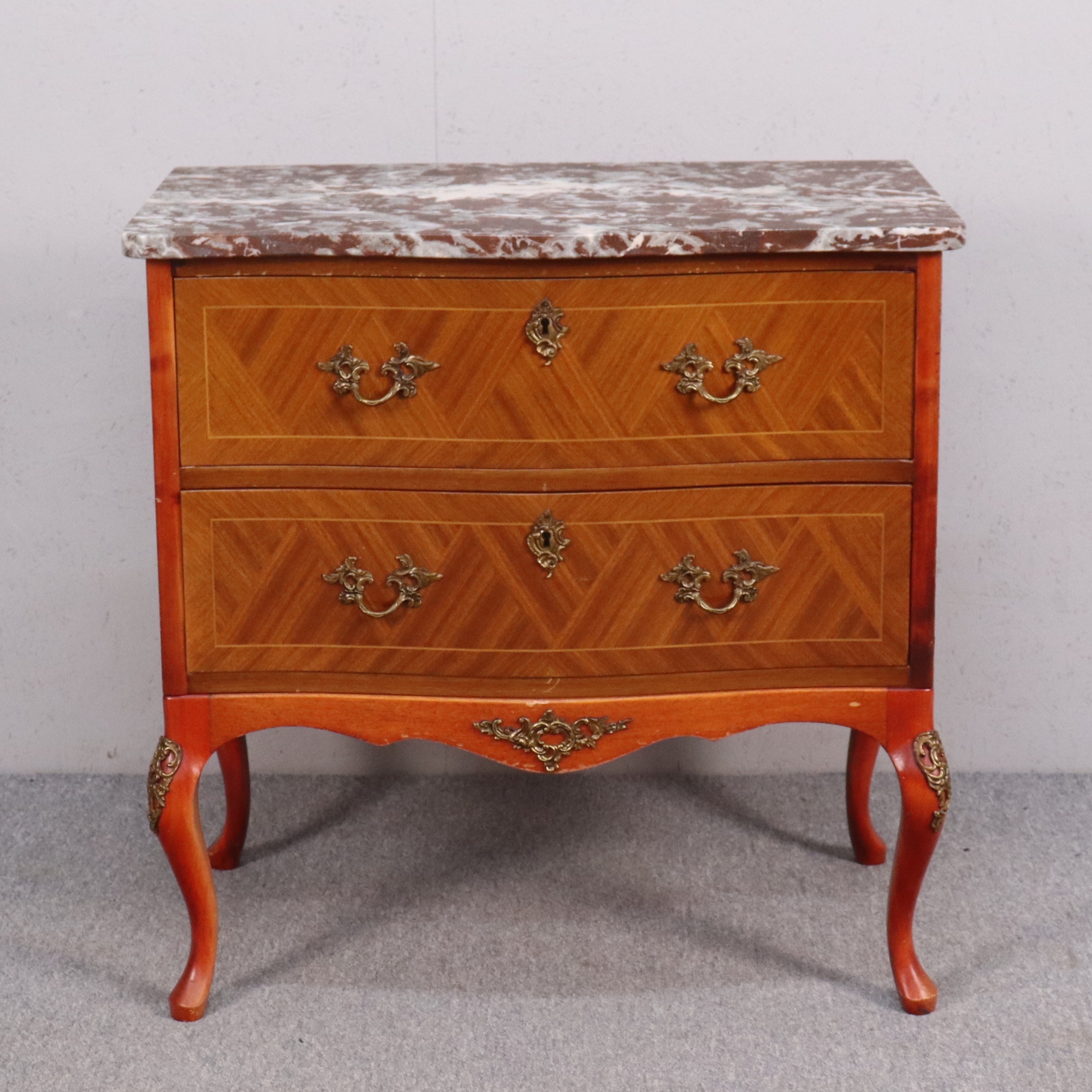 BYRÅ, rokokostil, 1900-talets mitt.