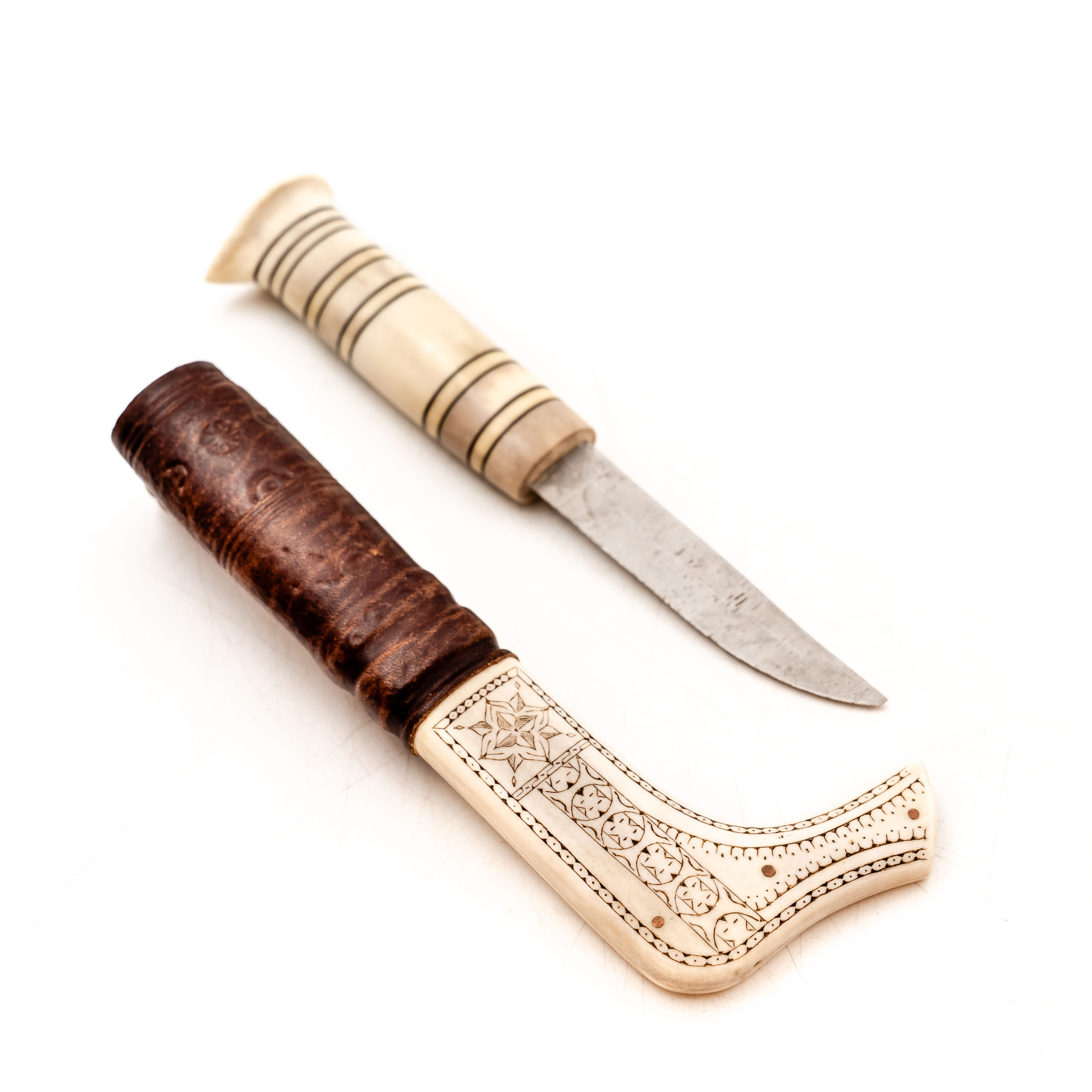 OIDENTIFIERAD KONSTNÄR. Halvhornskniv, Signerad, 1900-tal.