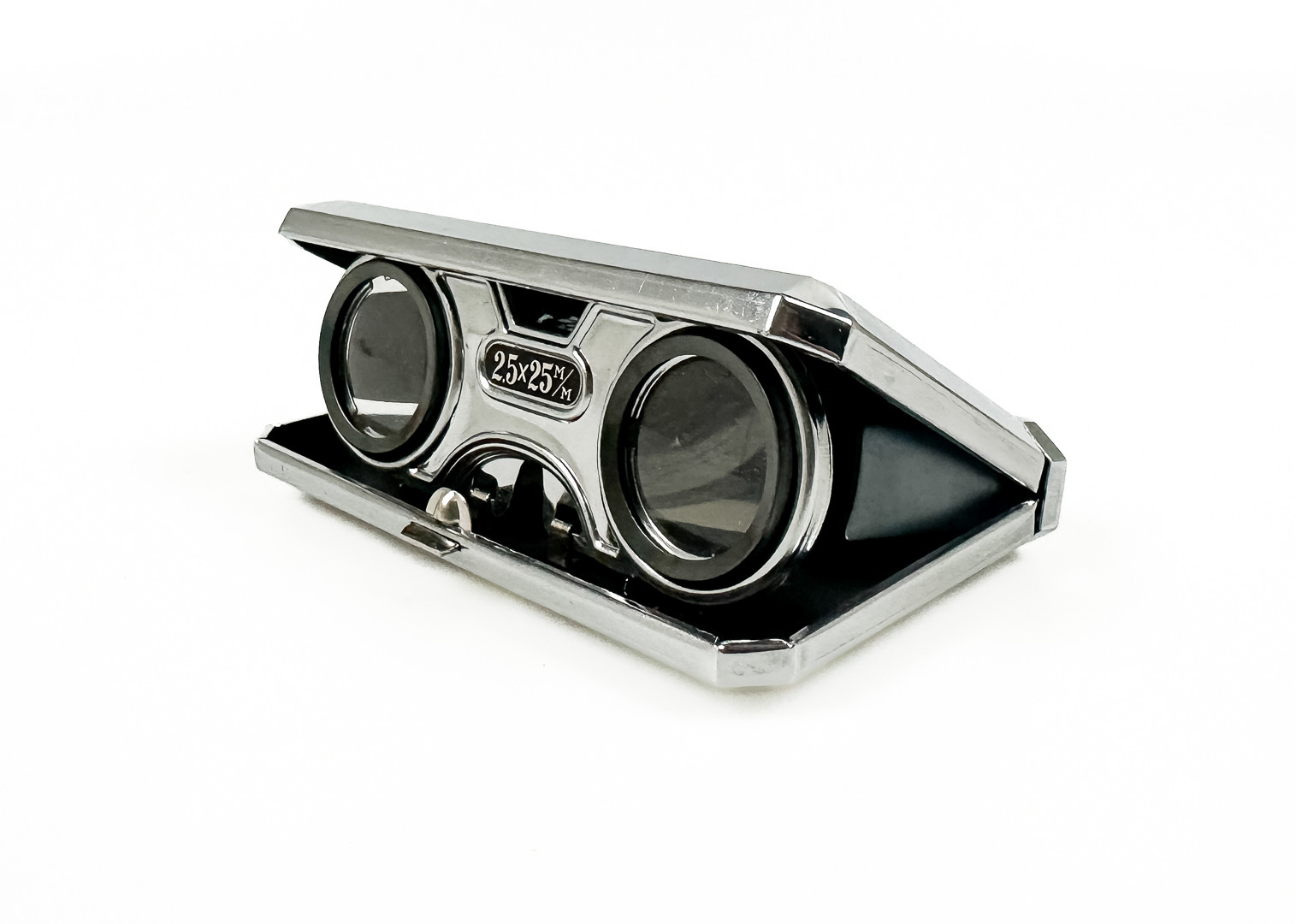 TEATERKIKARE, Eikow, 25 x 25 mm, Japan, 1900-talets mitt.