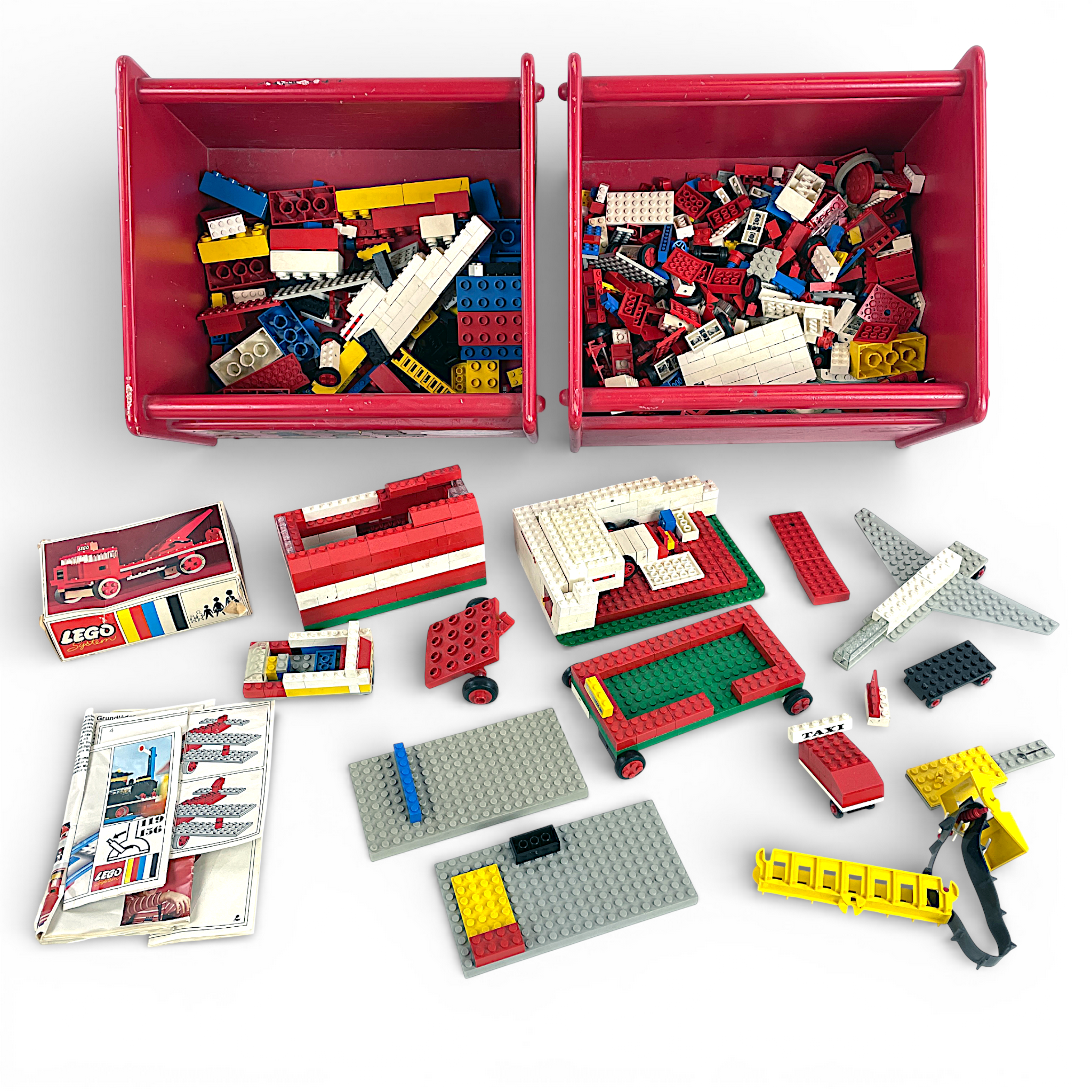 PARTI LEGO & DUPLO. I trälådor, 1900-talets andra hälft.