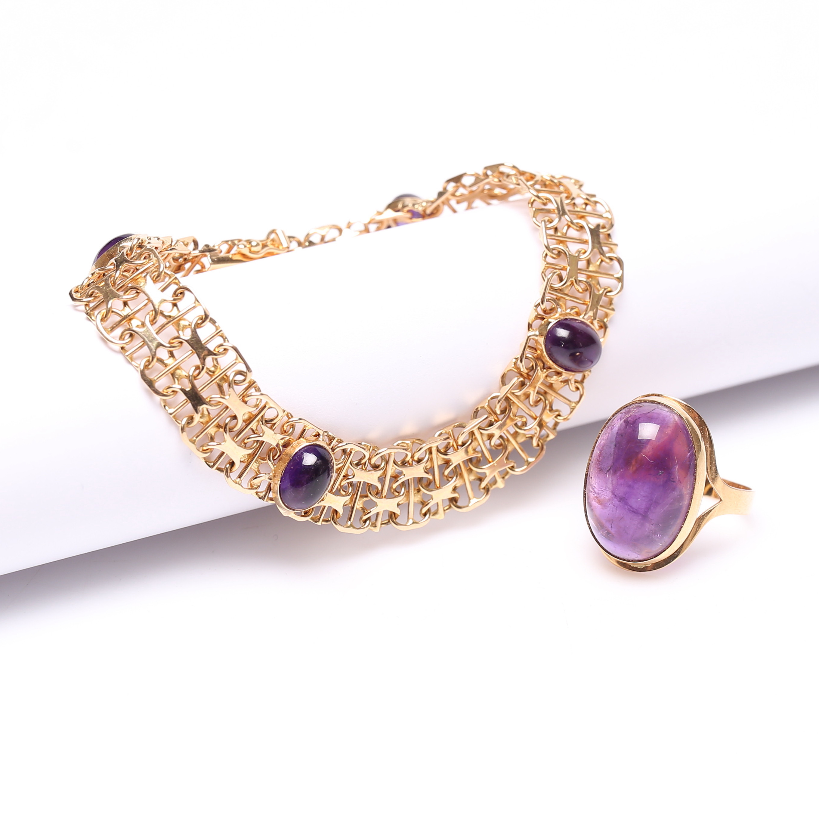 ARMBAND, X-länk med stav samt RING, med lila sten, 18k, Guld, vikt cirka 20,8 gram.